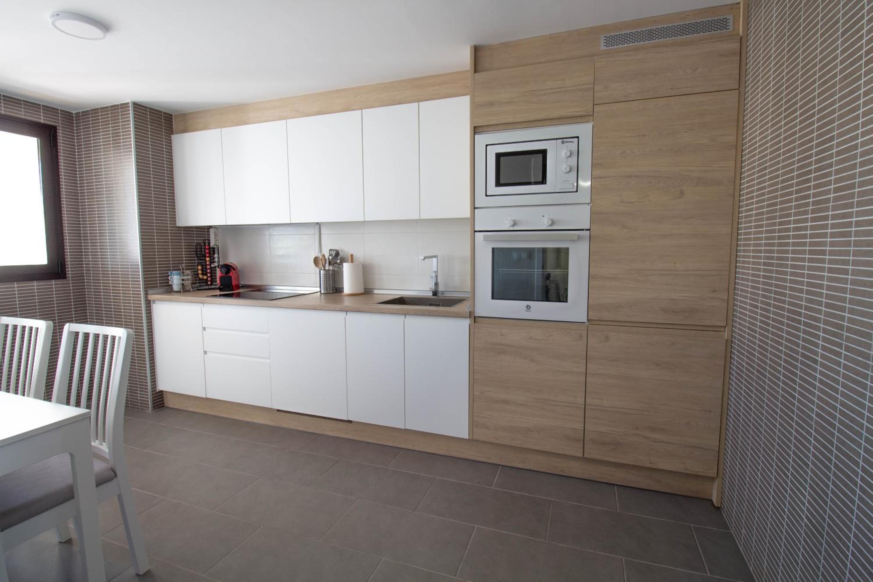 RentitSpain - Salobreña - Apartamento Oasis con Gym y Balcón
