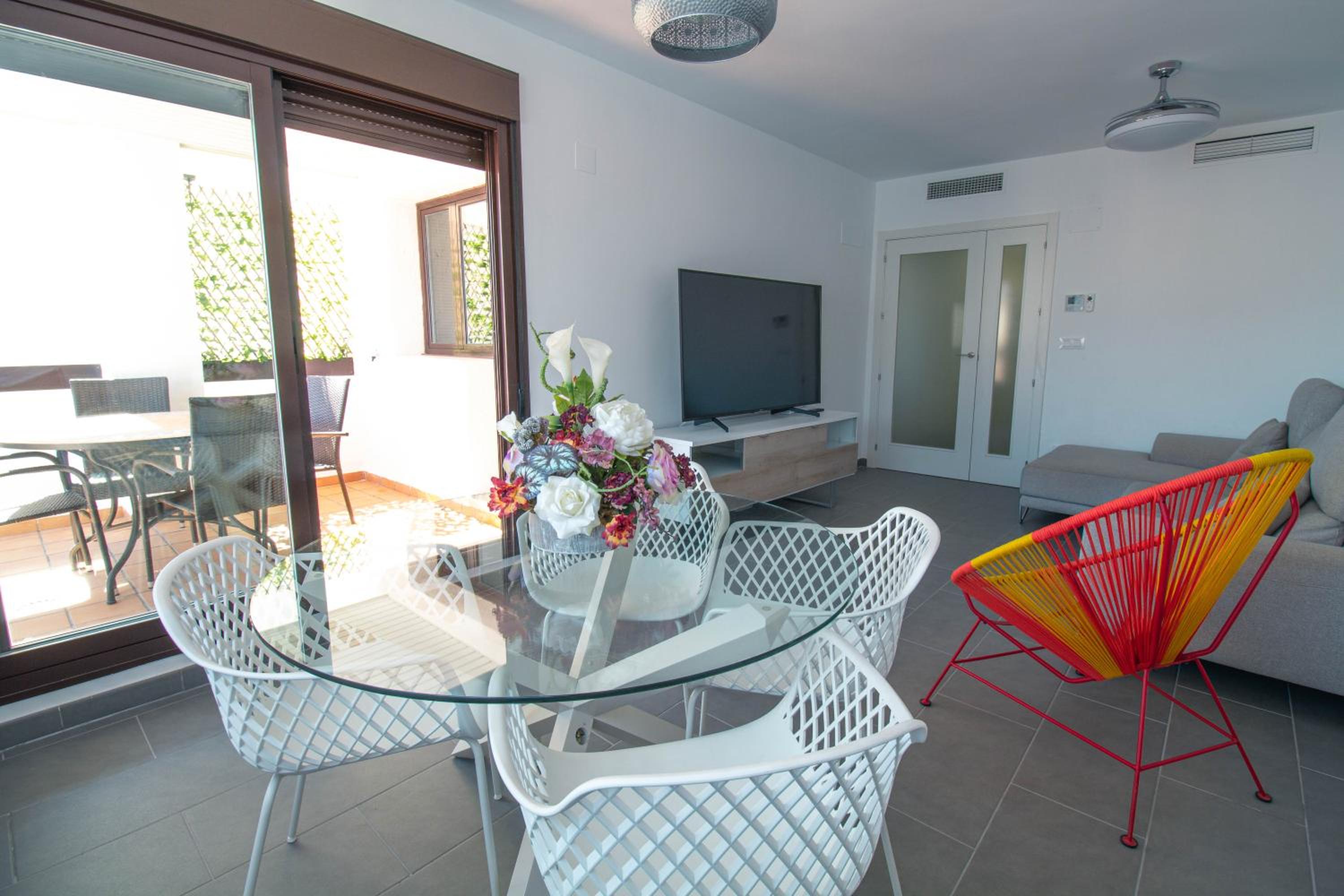 RentitSpain - Salobreña - Apartamento Oasis con Gym y Balcón
