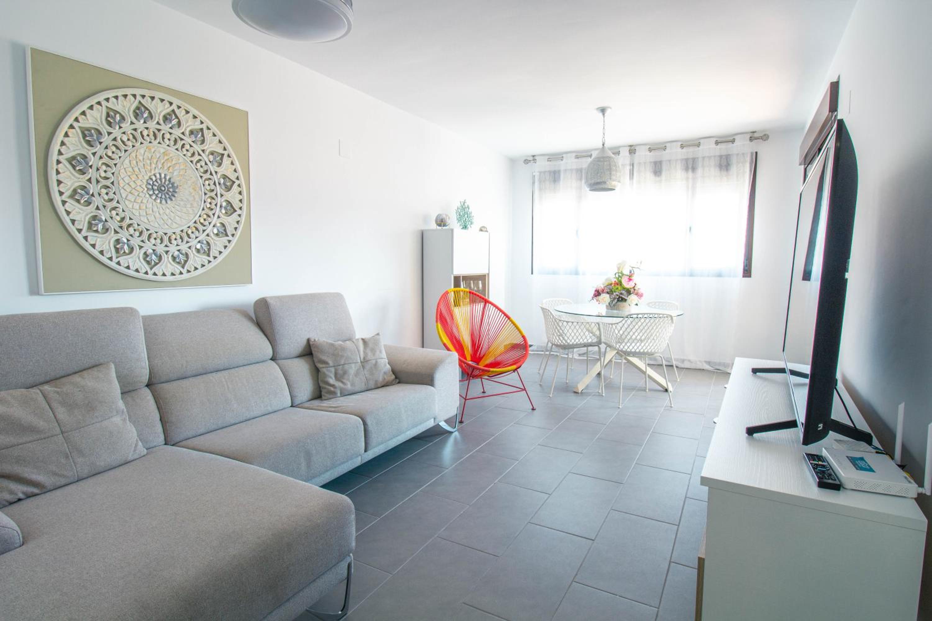 RentitSpain - Salobreña - Apartamento Oasis con Gym y Balcón