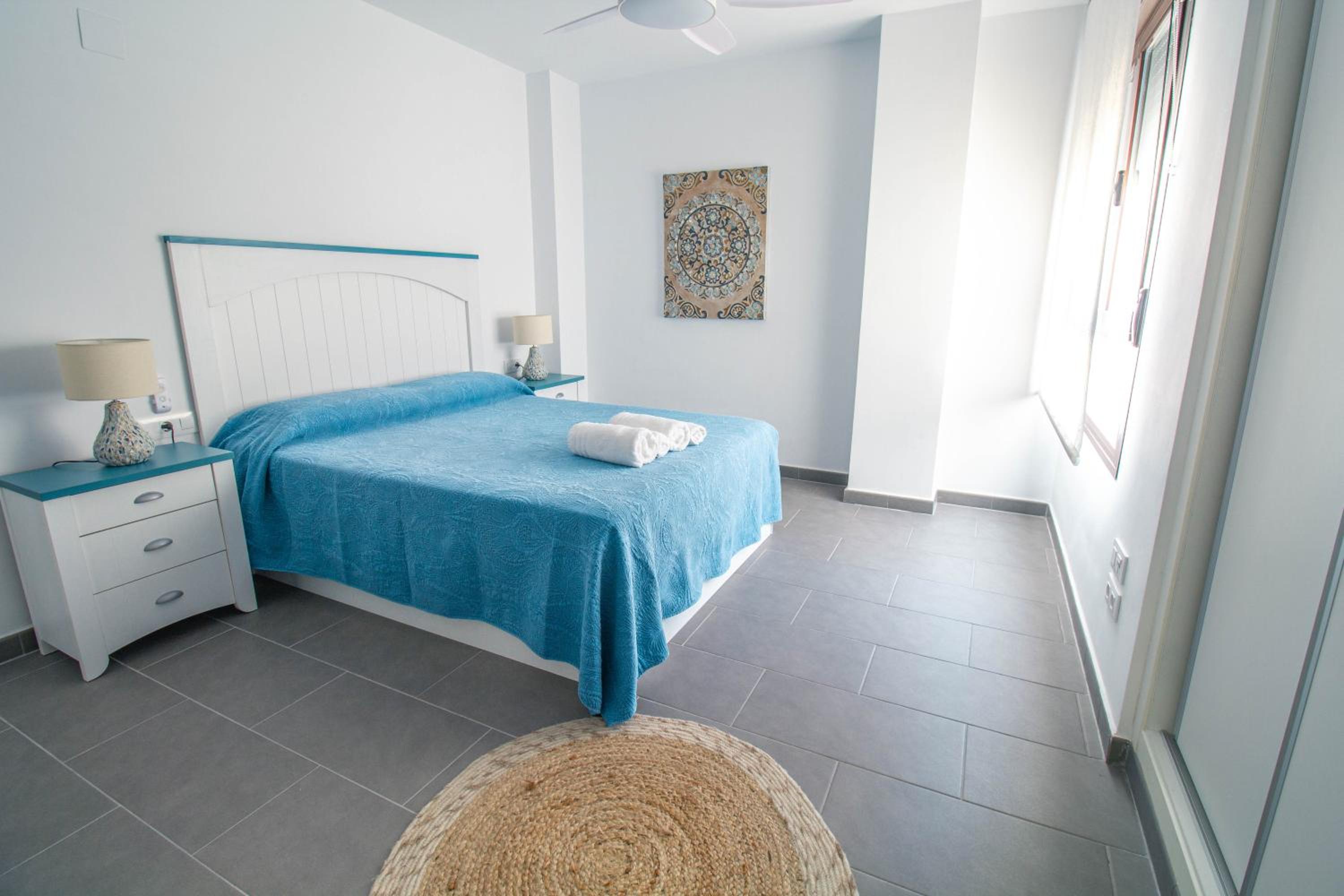 RentitSpain - Salobreña - Apartamento Oasis con Gym y Balcón