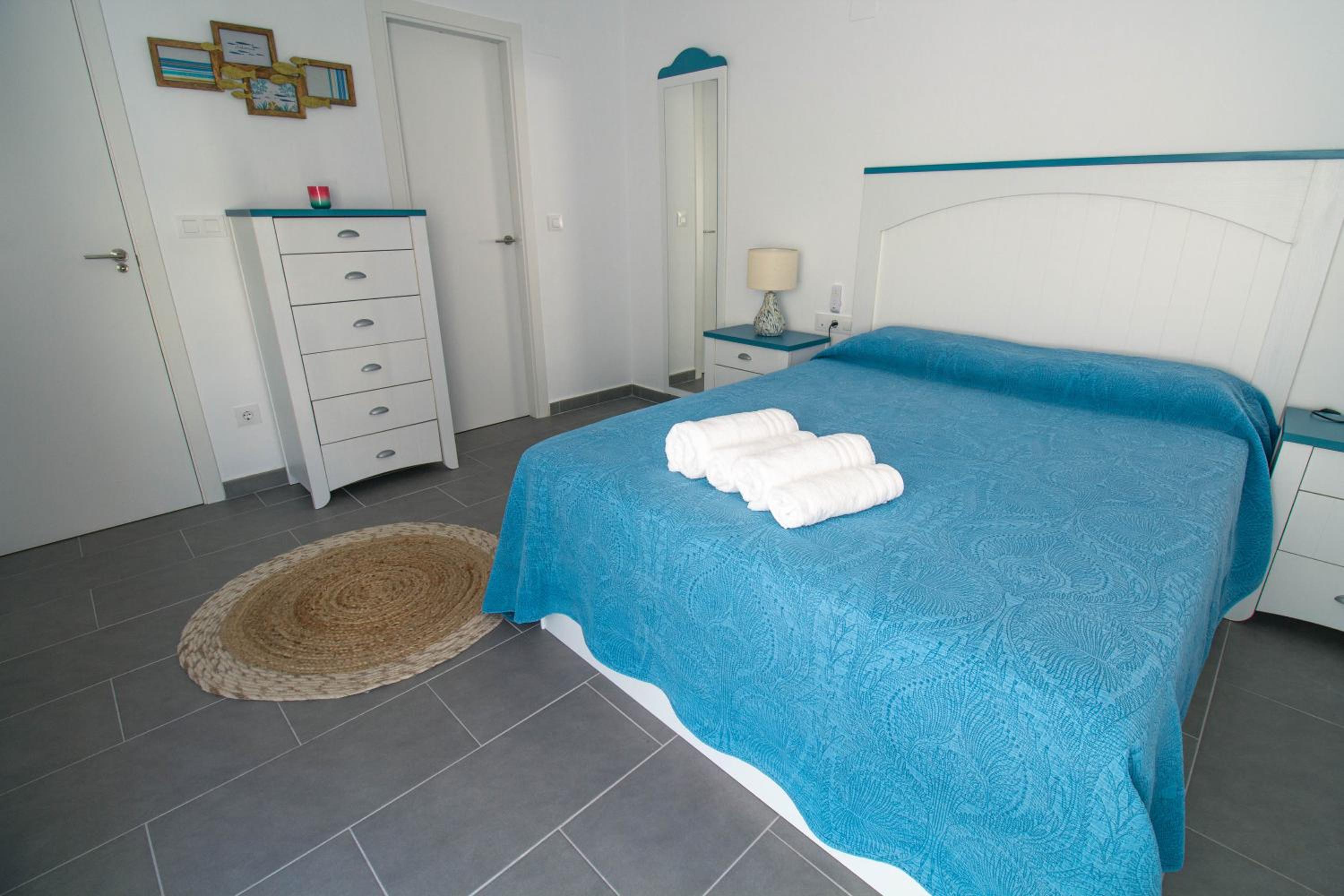 RentitSpain - Salobreña - Apartamento Oasis con Gym y Balcón