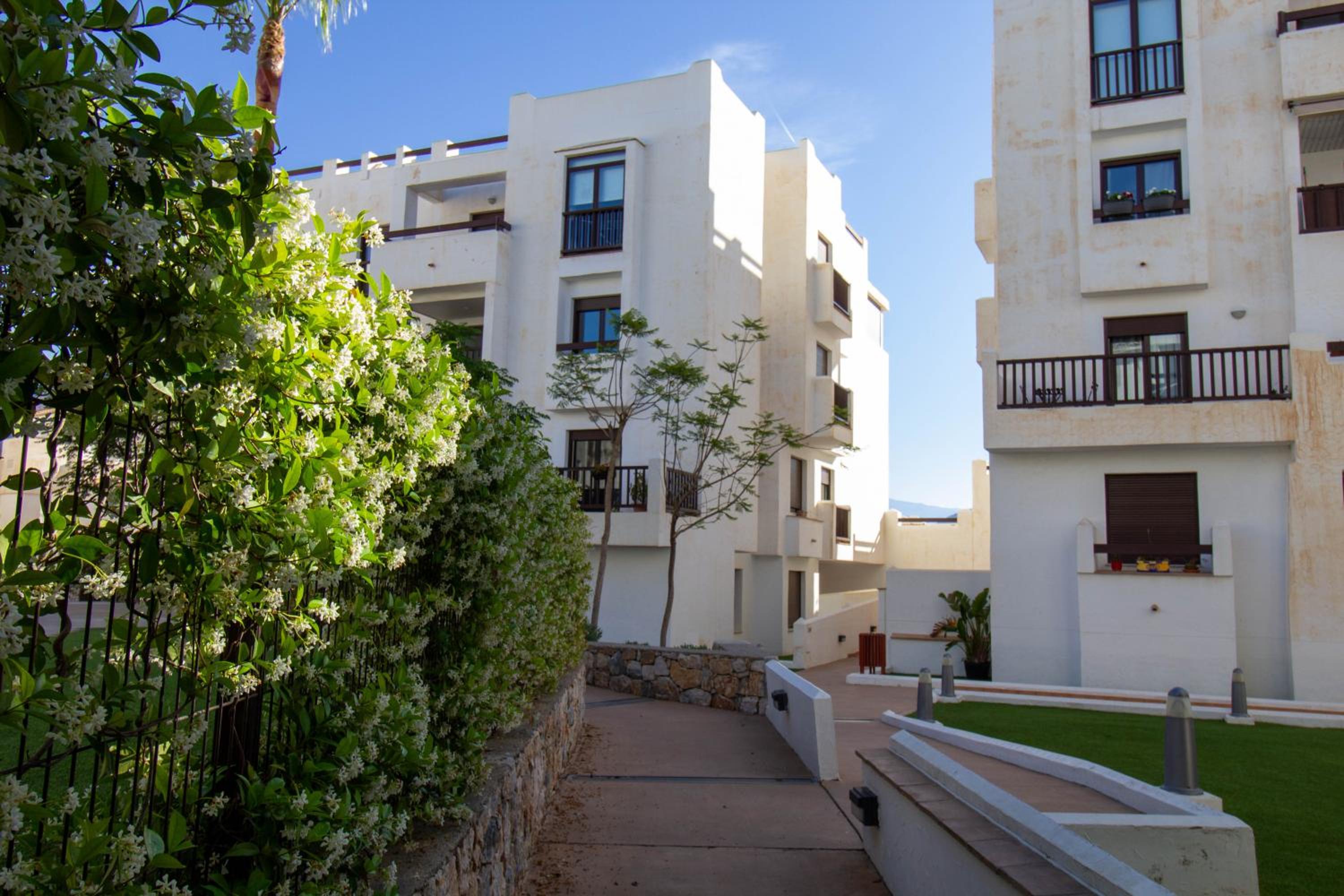 RentitSpain - Salobreña - Apartamento Oasis con Gym y Balcón