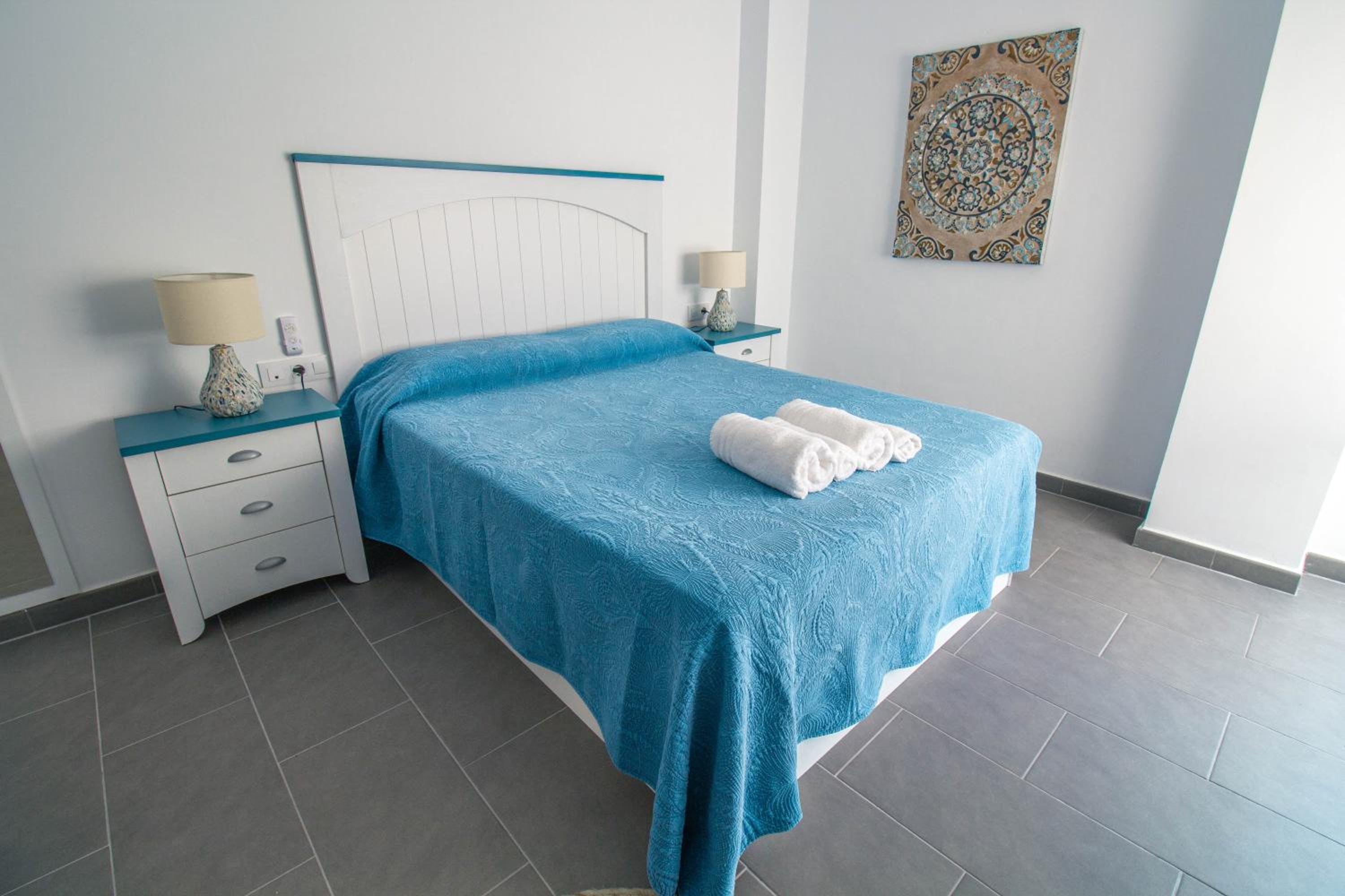 RentitSpain - Salobreña - Apartamento Oasis con Gym y Balcón