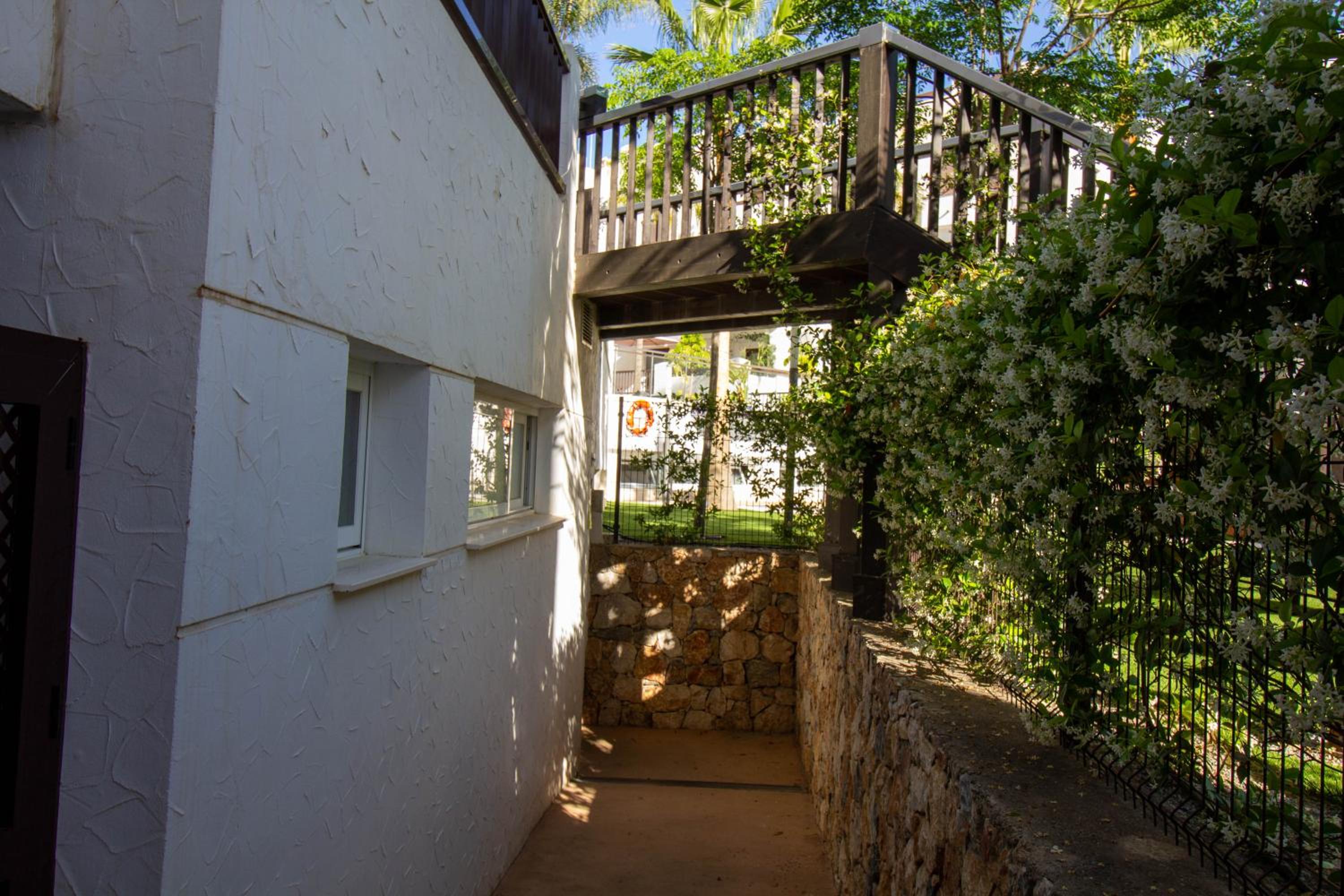 RentitSpain - Salobreña - Apartamento Oasis con Gym y Balcón
