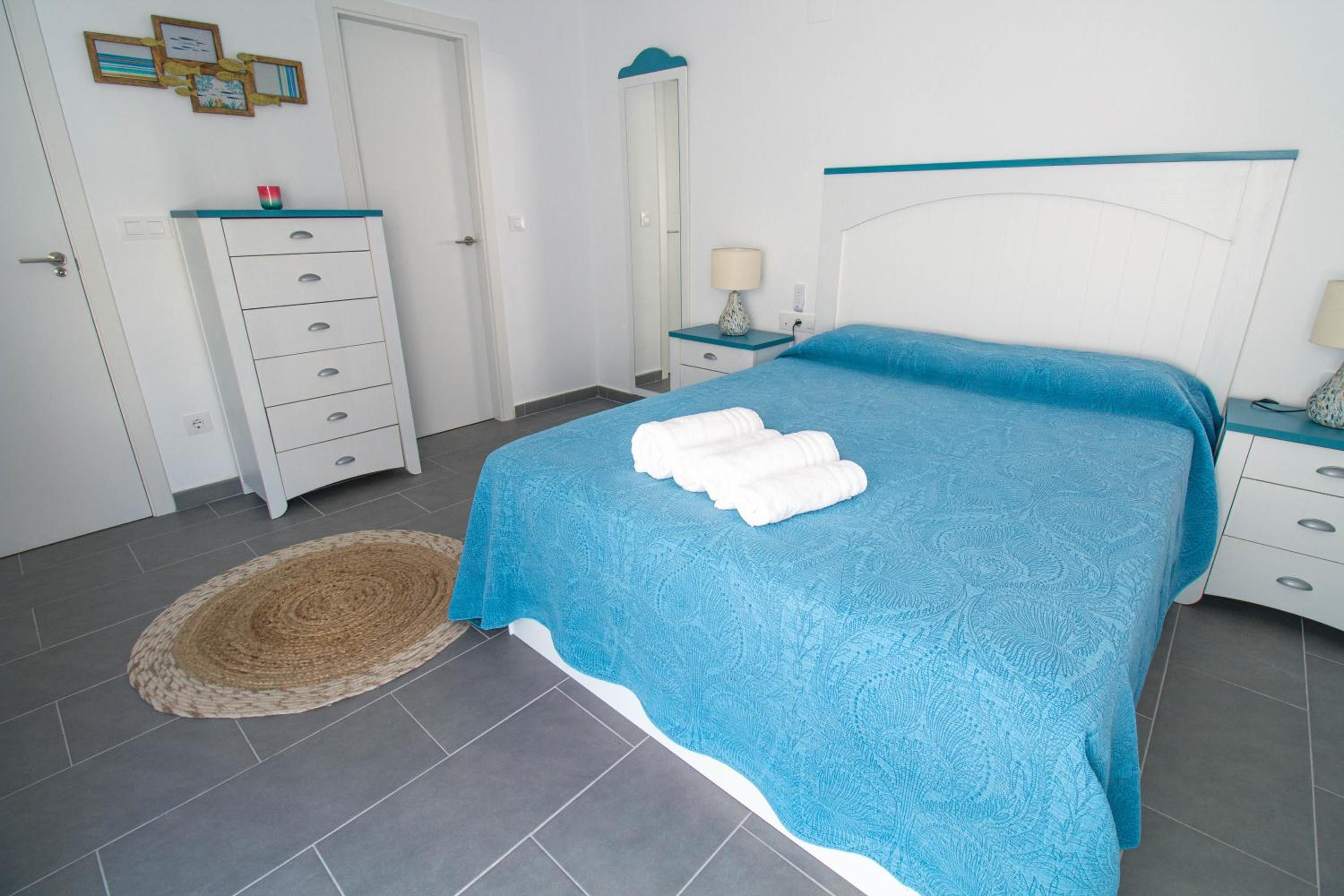RentitSpain - Salobreña - Apartamento Oasis con Gym y Balcón