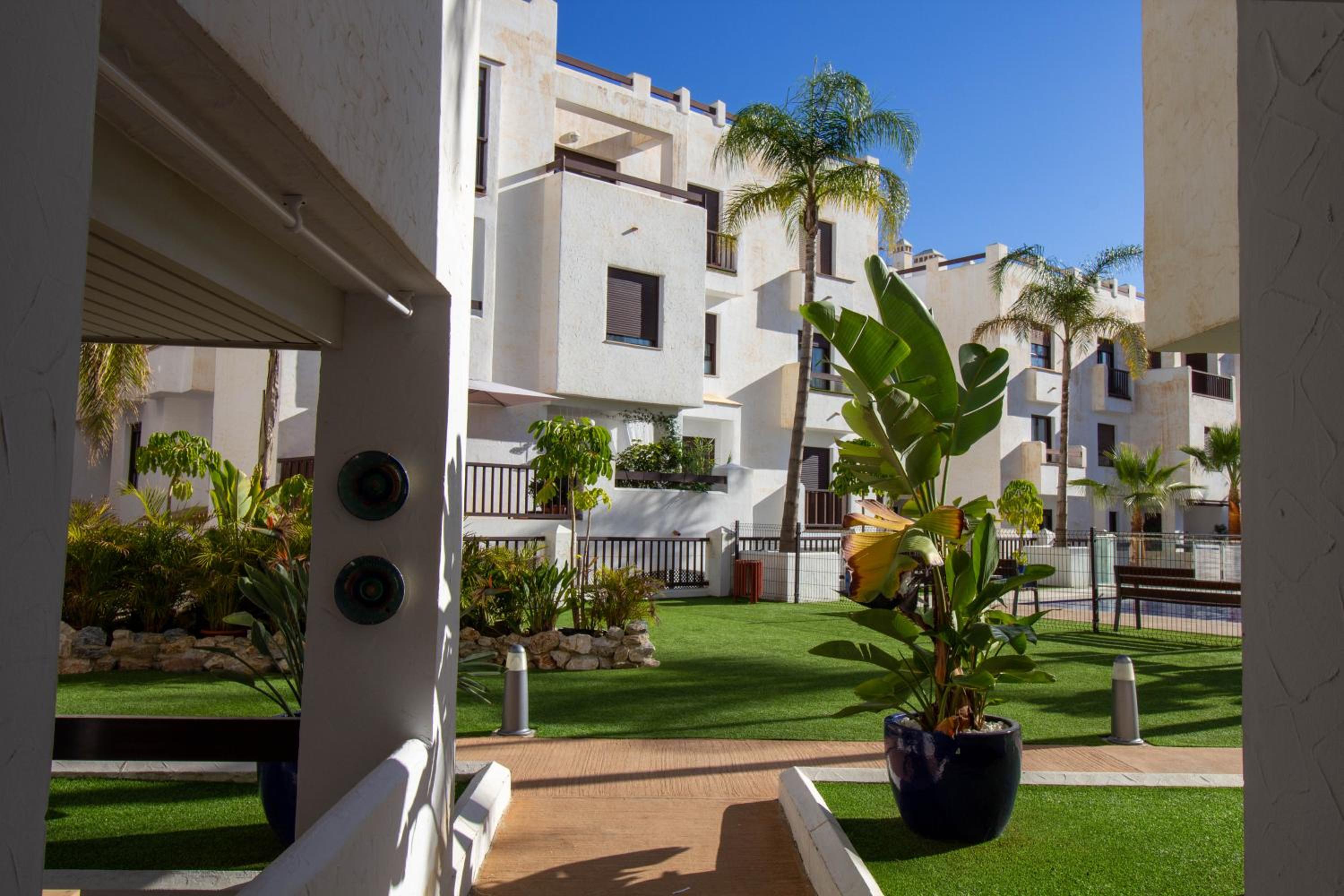 RentitSpain - Salobreña - Apartamento Oasis con Gym y Balcón