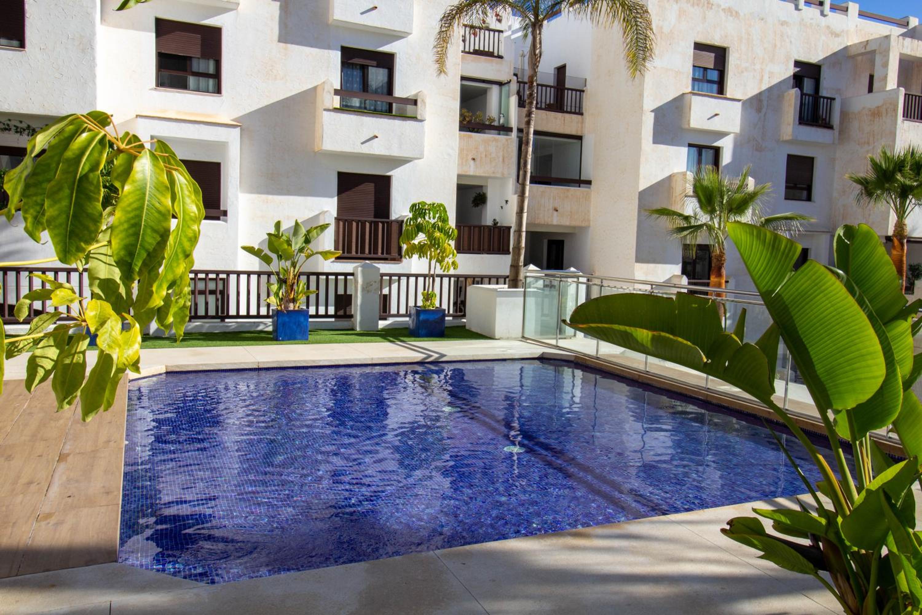 RentitSpain - Salobreña - Apartamento Oasis con Gym y Balcón