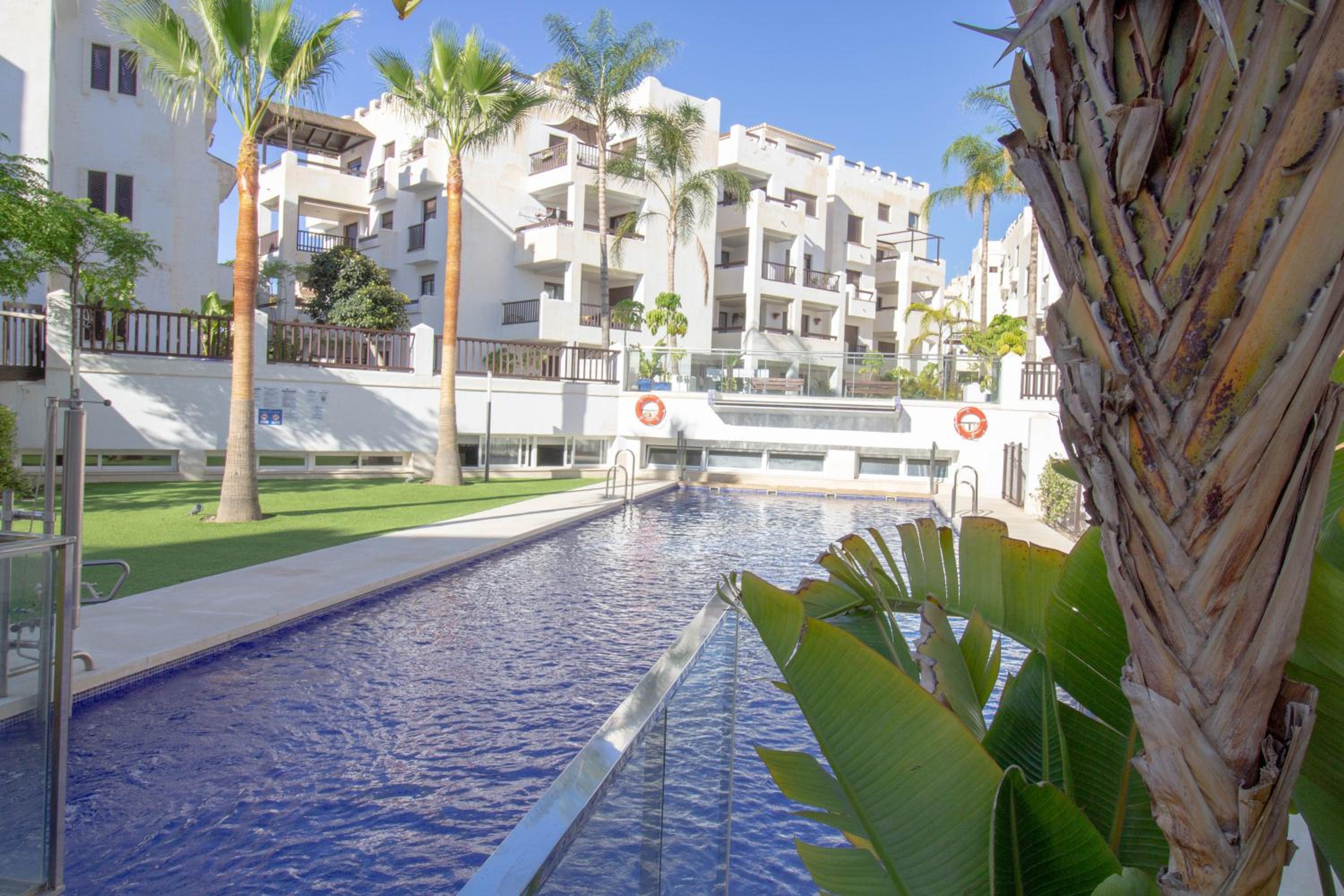 RentitSpain - Salobreña - Apartamento Oasis con Gym y Balcón