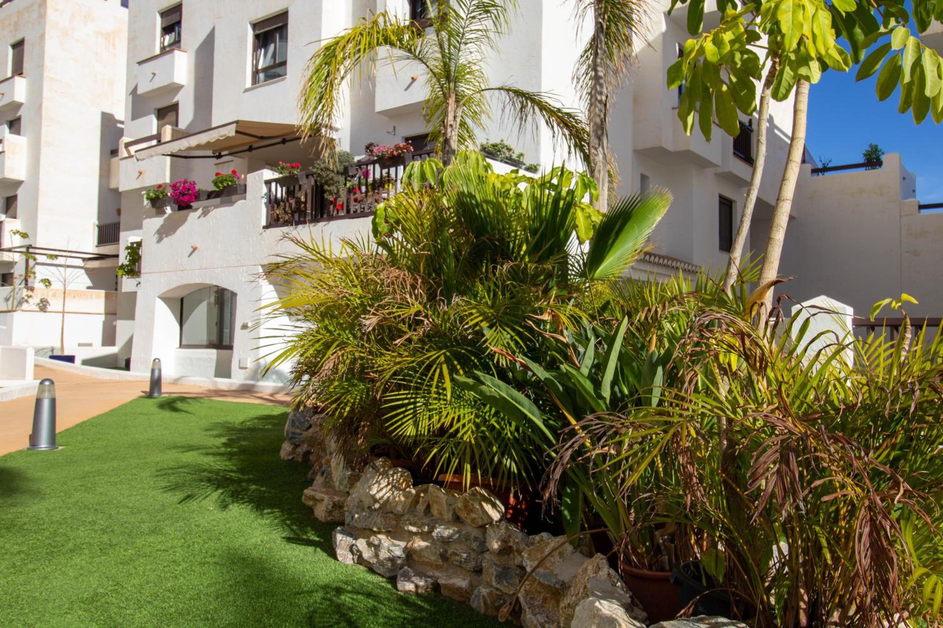 RentitSpain - Salobreña - Apartamento Oasis con Gym y Balcón