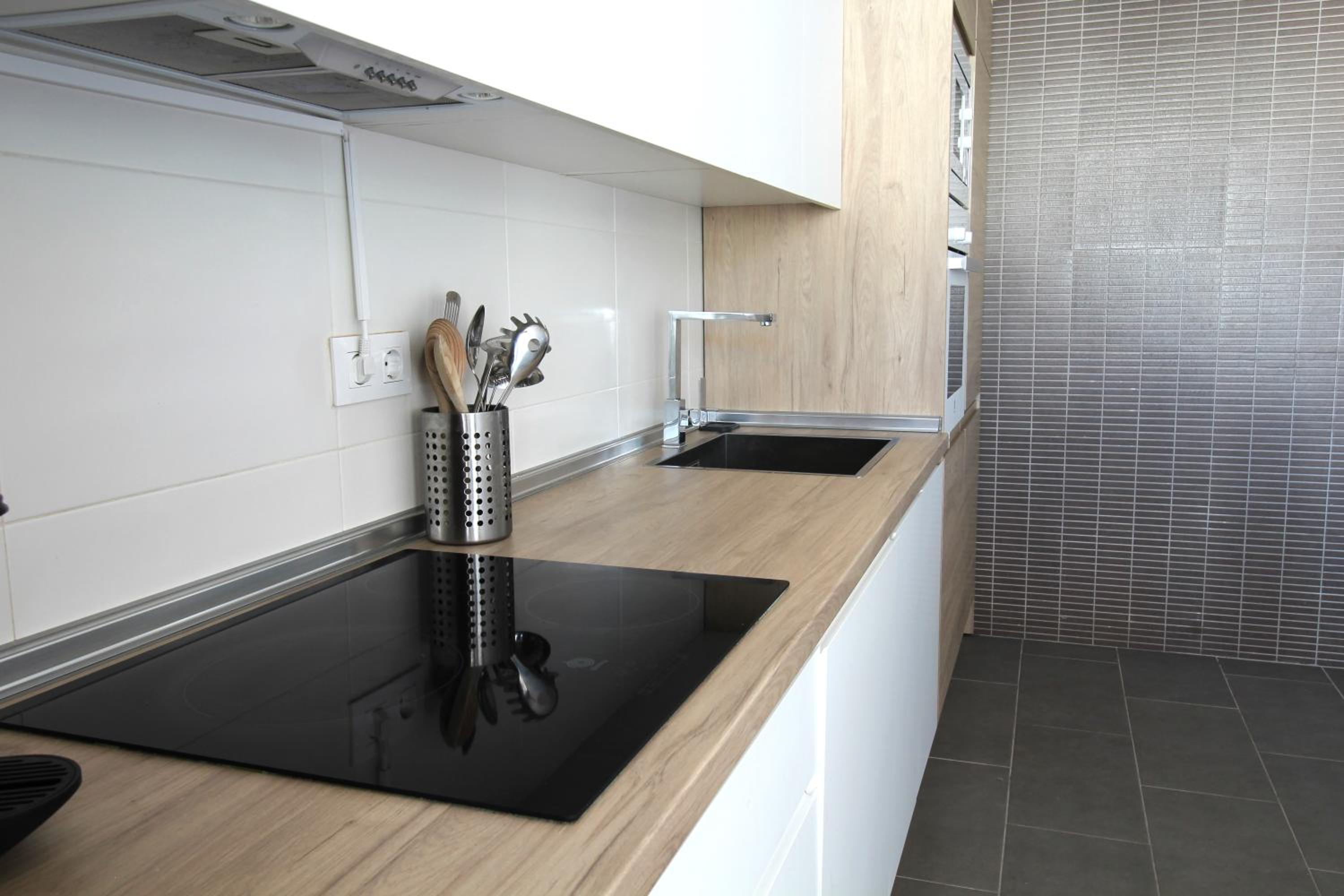 RentitSpain - Salobreña - Apartamento Oasis con Gym y Balcón