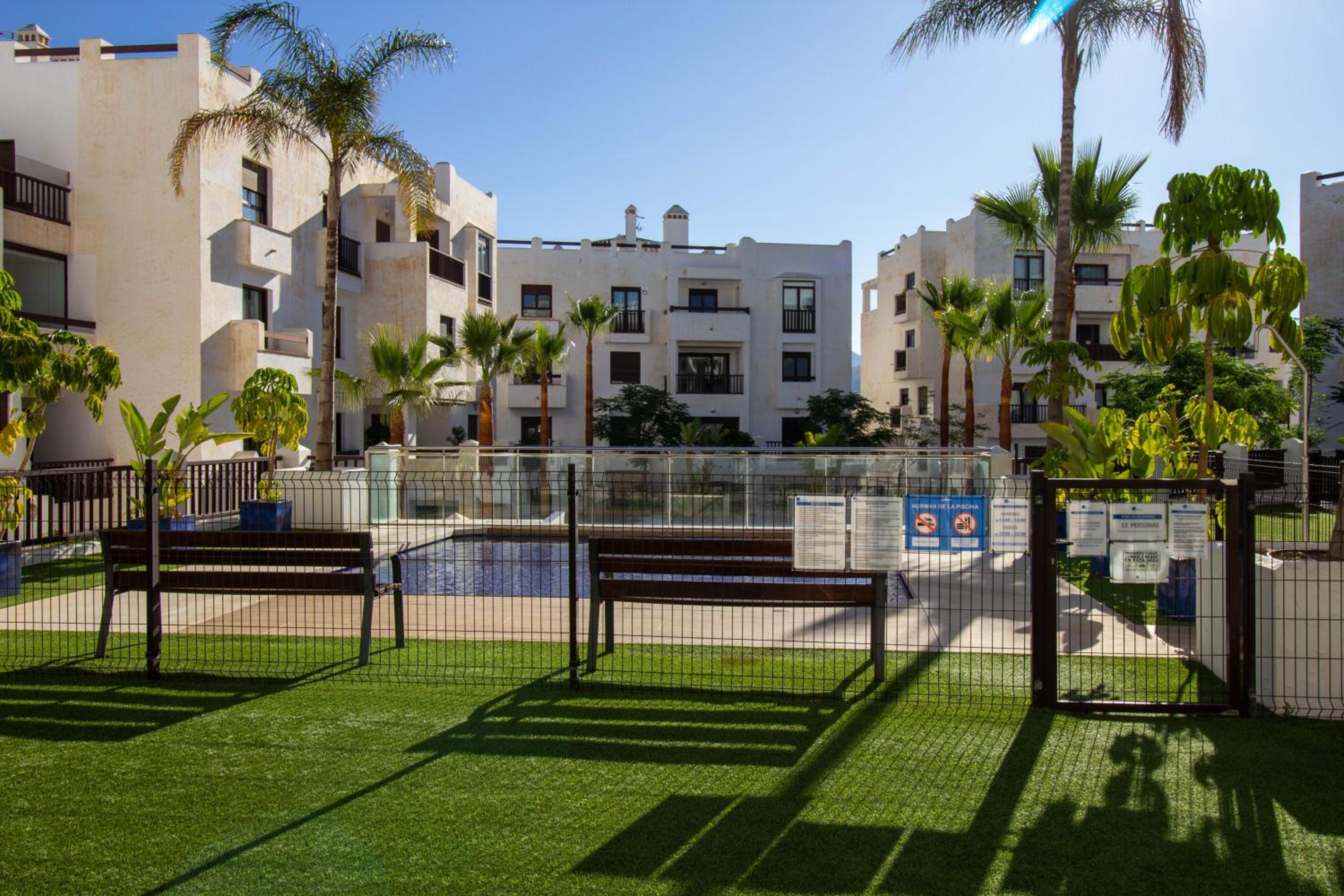 RentitSpain - Salobreña - Apartamento Oasis con Gym y Balcón