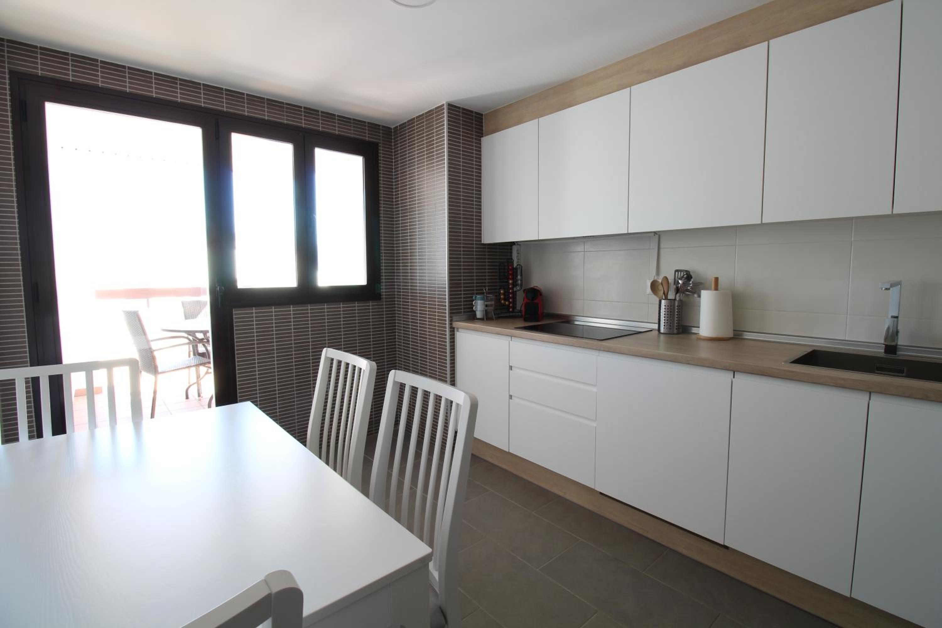 RentitSpain - Salobreña - Apartamento Oasis con Gym y Balcón