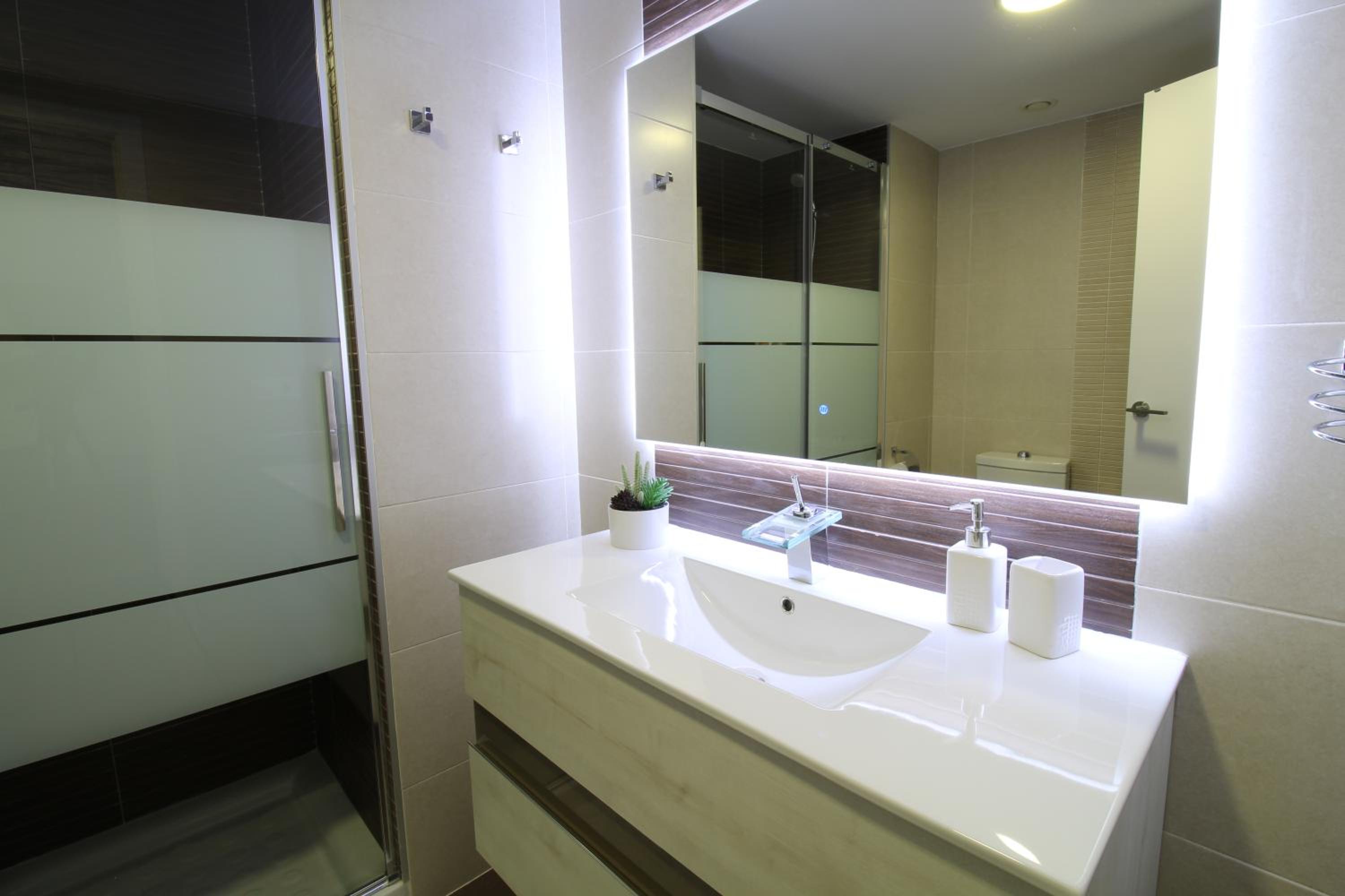 RentitSpain - Salobreña - Apartamento Oasis con Gym y Balcón