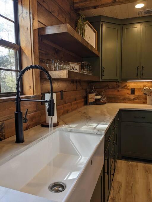 Lofted Pines Fun Family Friendly Cabin
