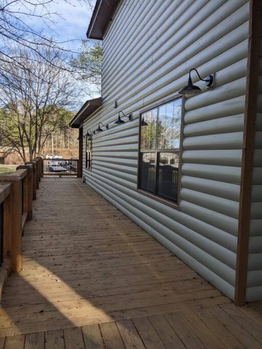 Lofted Pines Fun Family Friendly Cabin