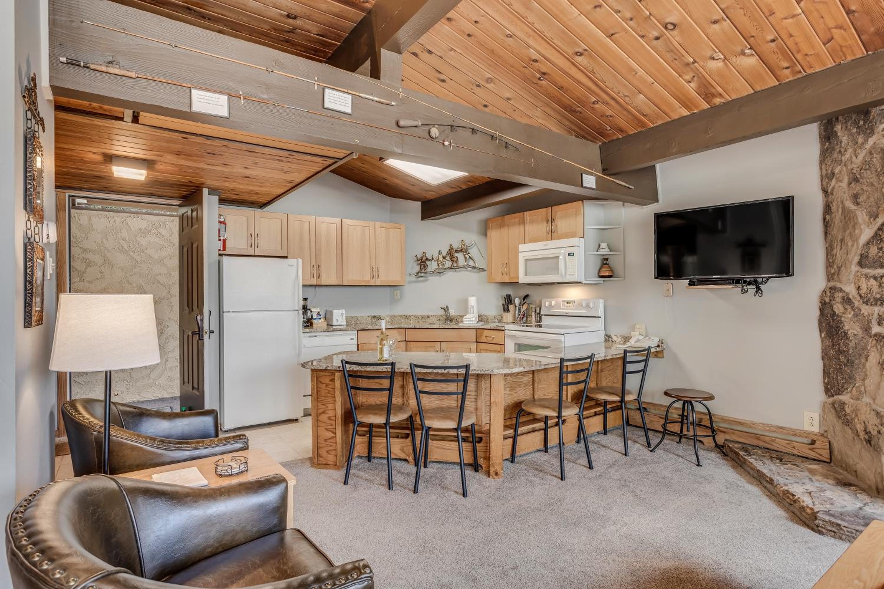 Laurelwood Condominiums 115 - Property Image 23