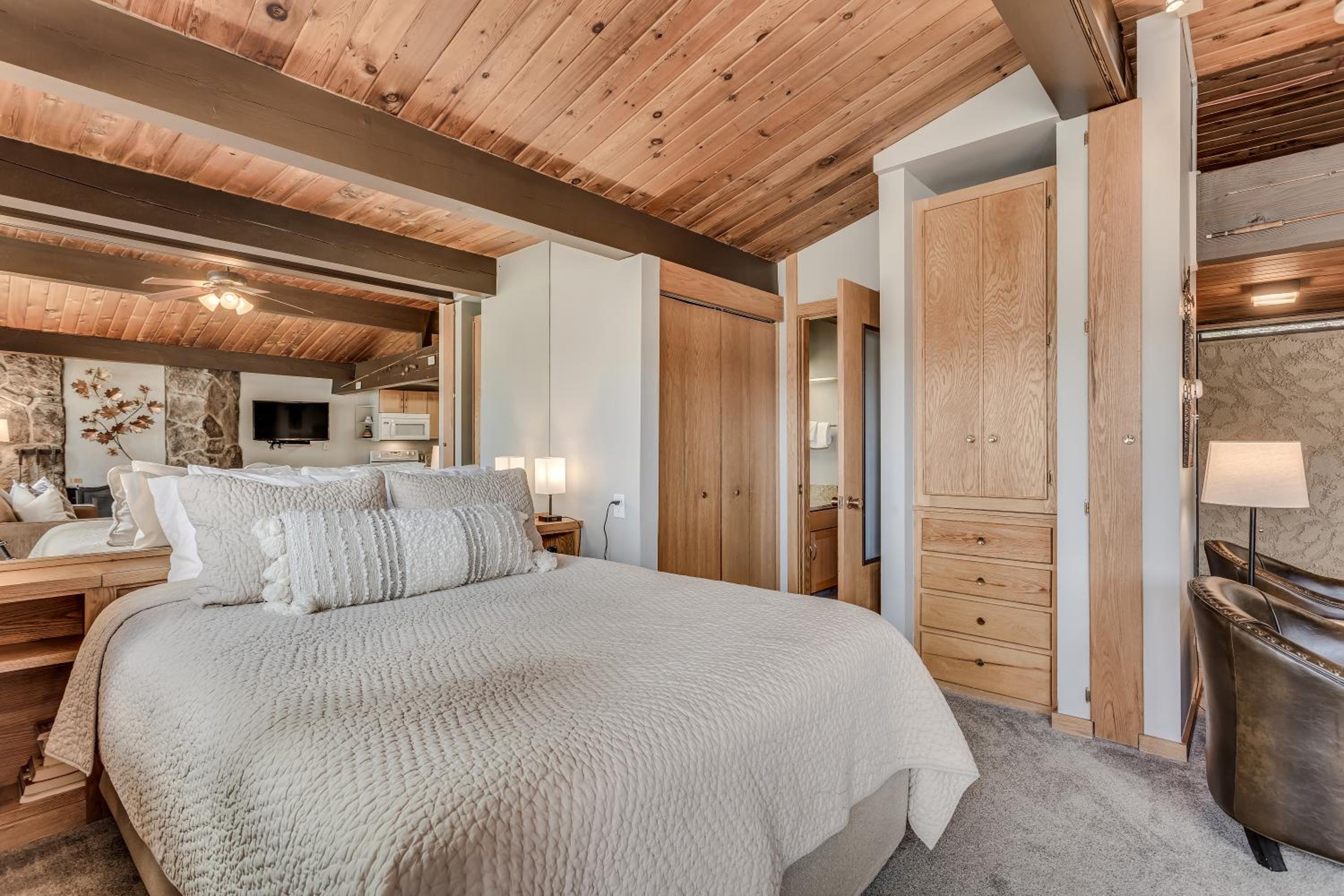 Laurelwood Condominiums 115 - Property Image 19