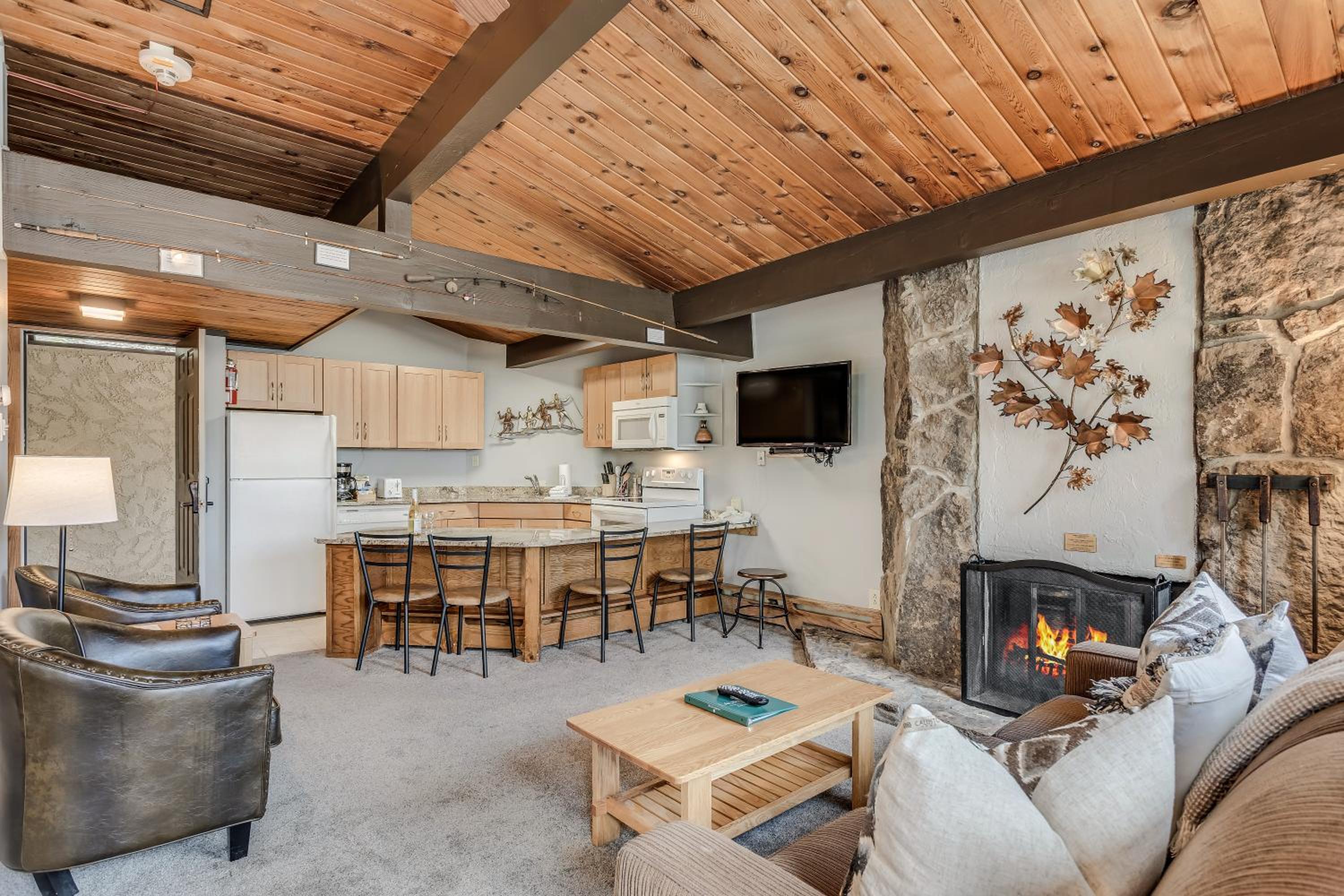 Laurelwood Condominiums 115 - Property Image 17