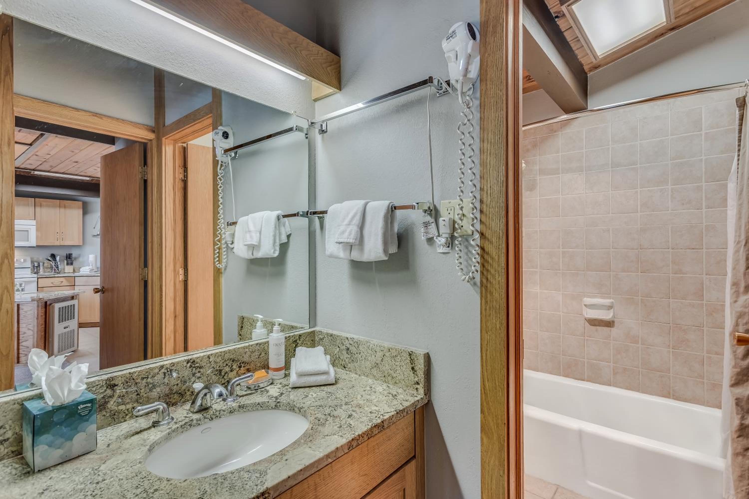 Laurelwood Condominiums 115 - Property Image 12