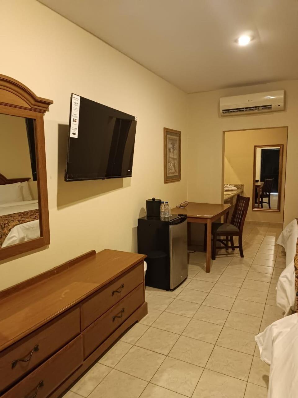 Hotel Las Palmas Inn