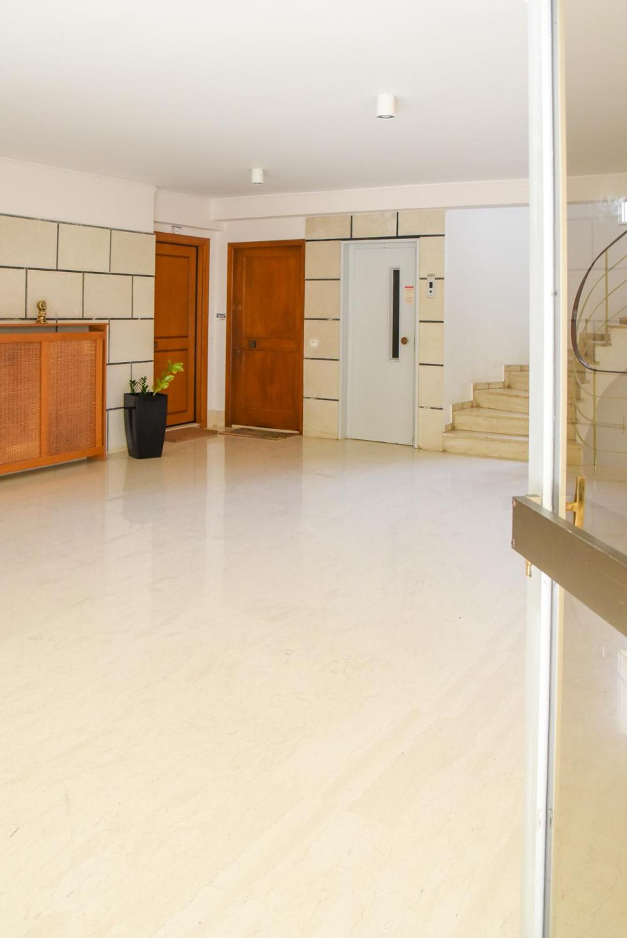 Seaview apartment in Vouliagmeni