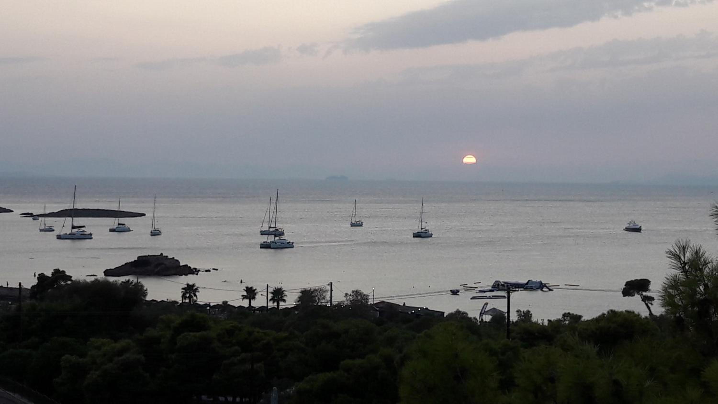 Seaview apartment in Vouliagmeni