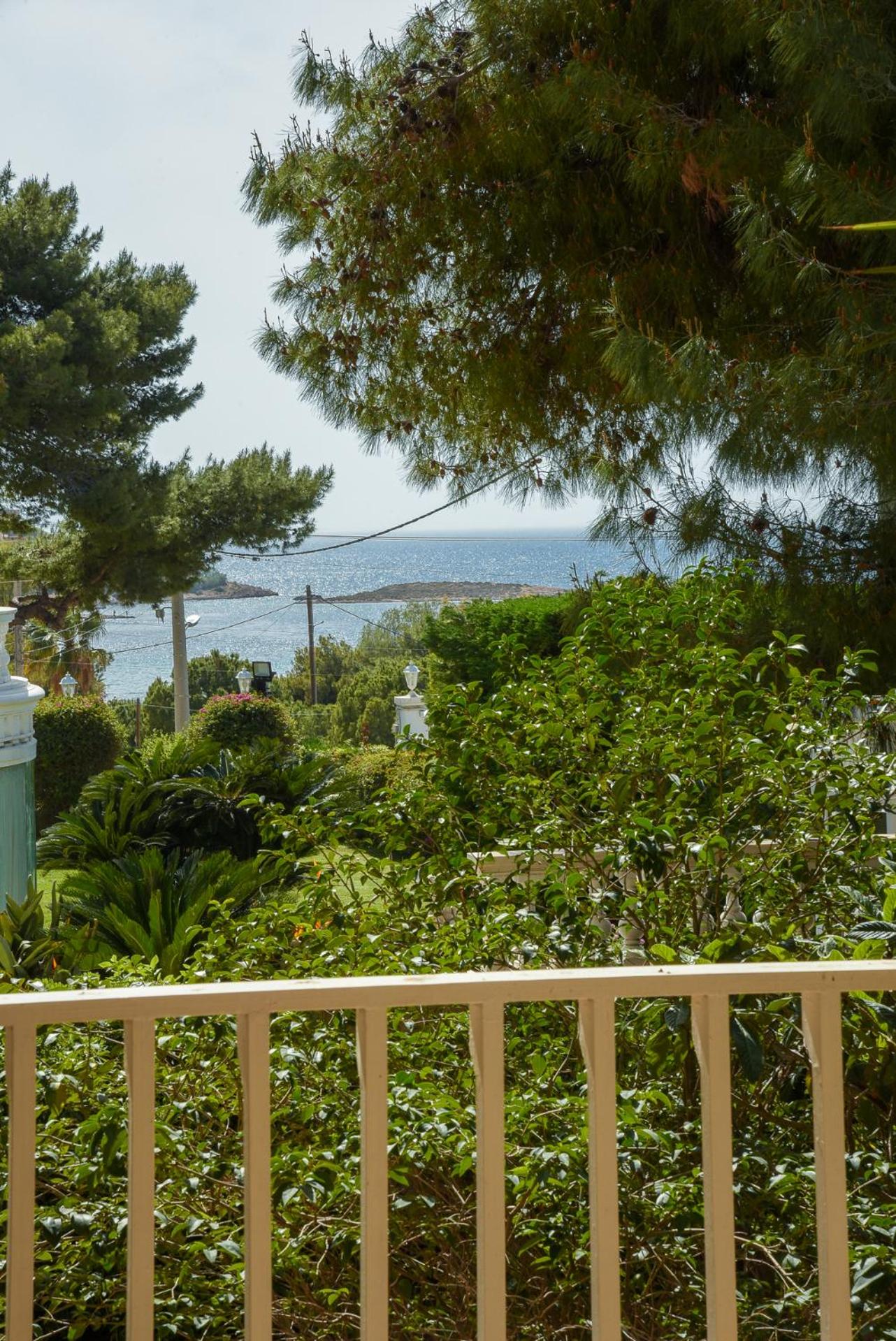 Seaview apartment in Vouliagmeni