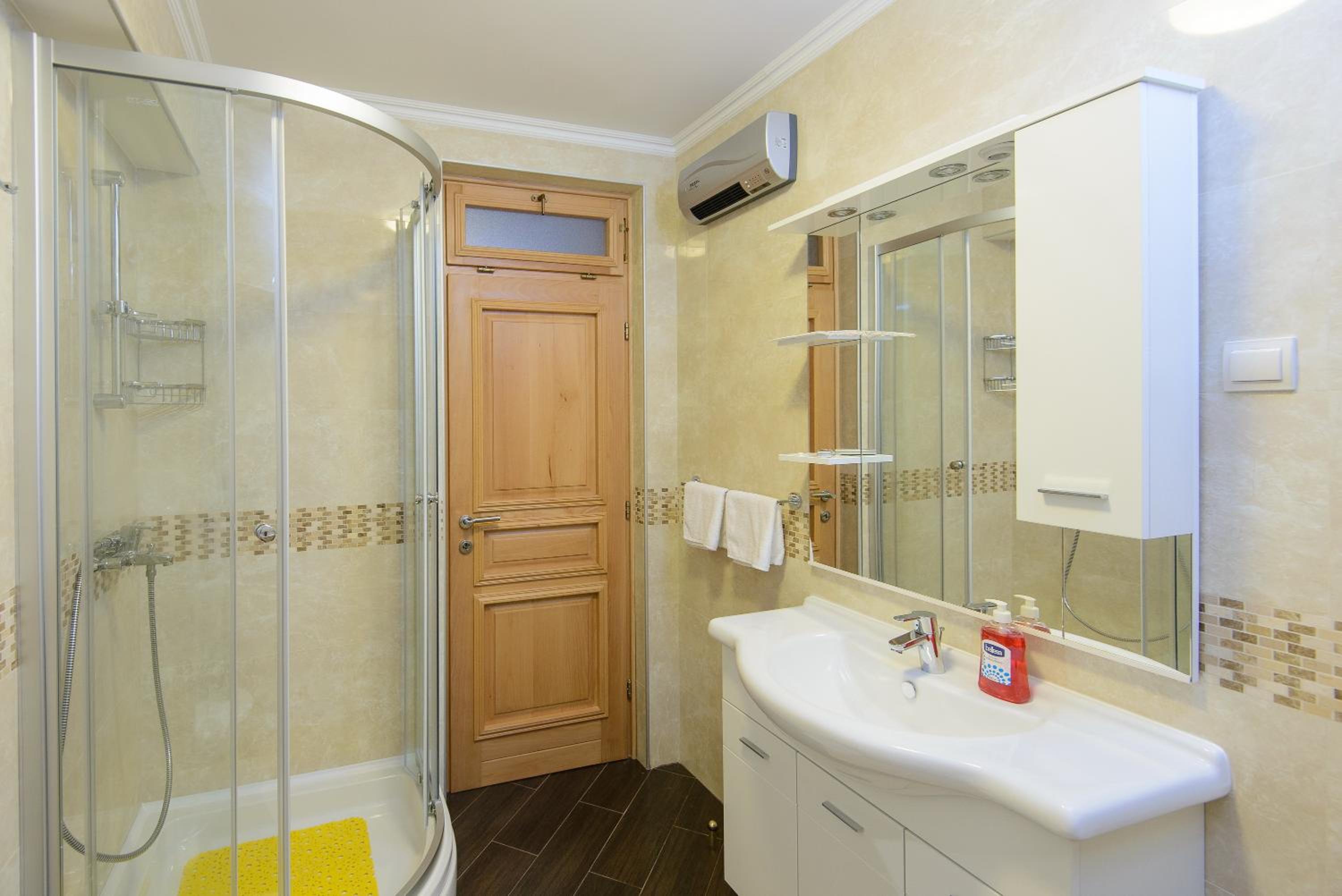 Apartment Violeta 1 with private terrace