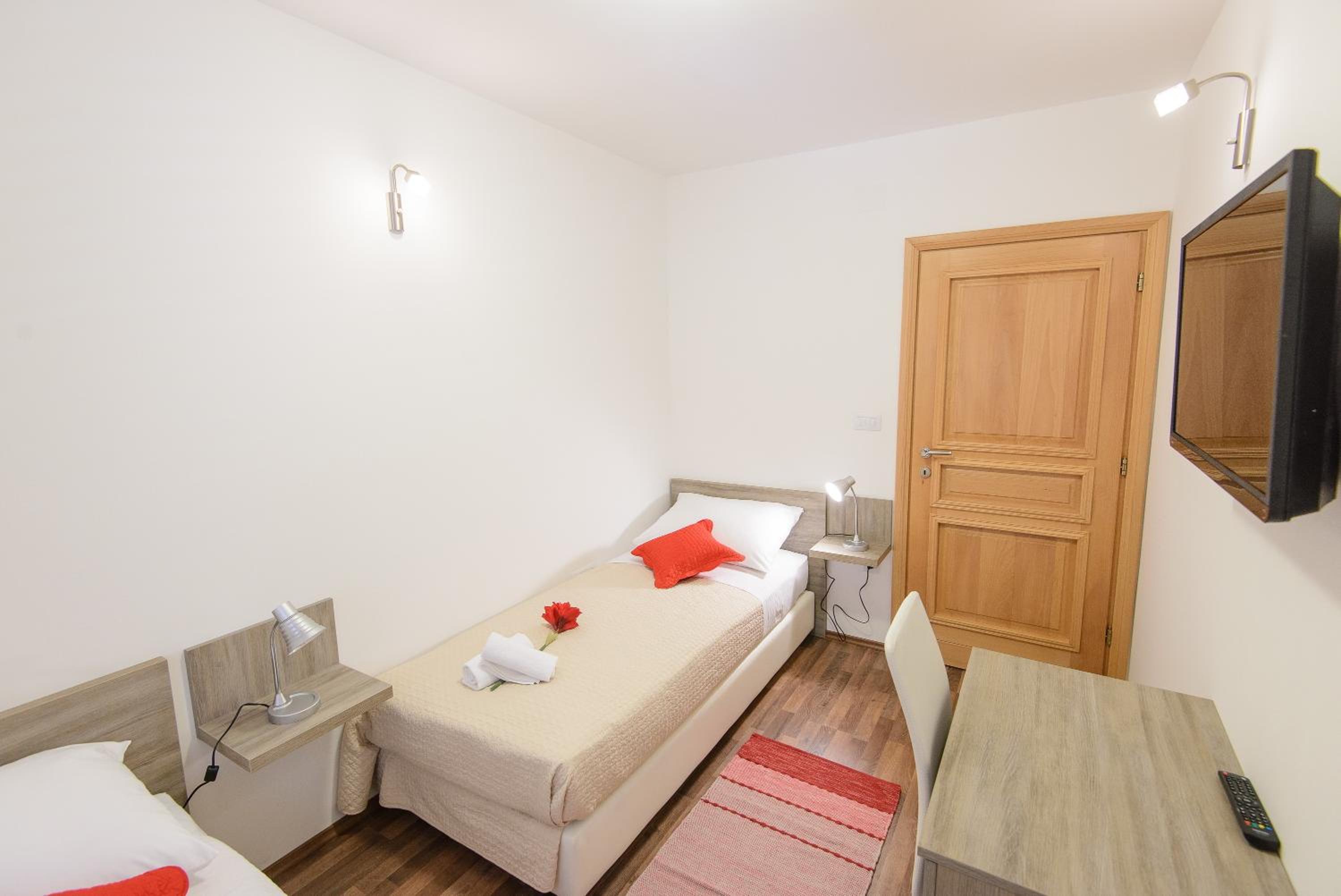 Apartment Violeta 1 with private terrace