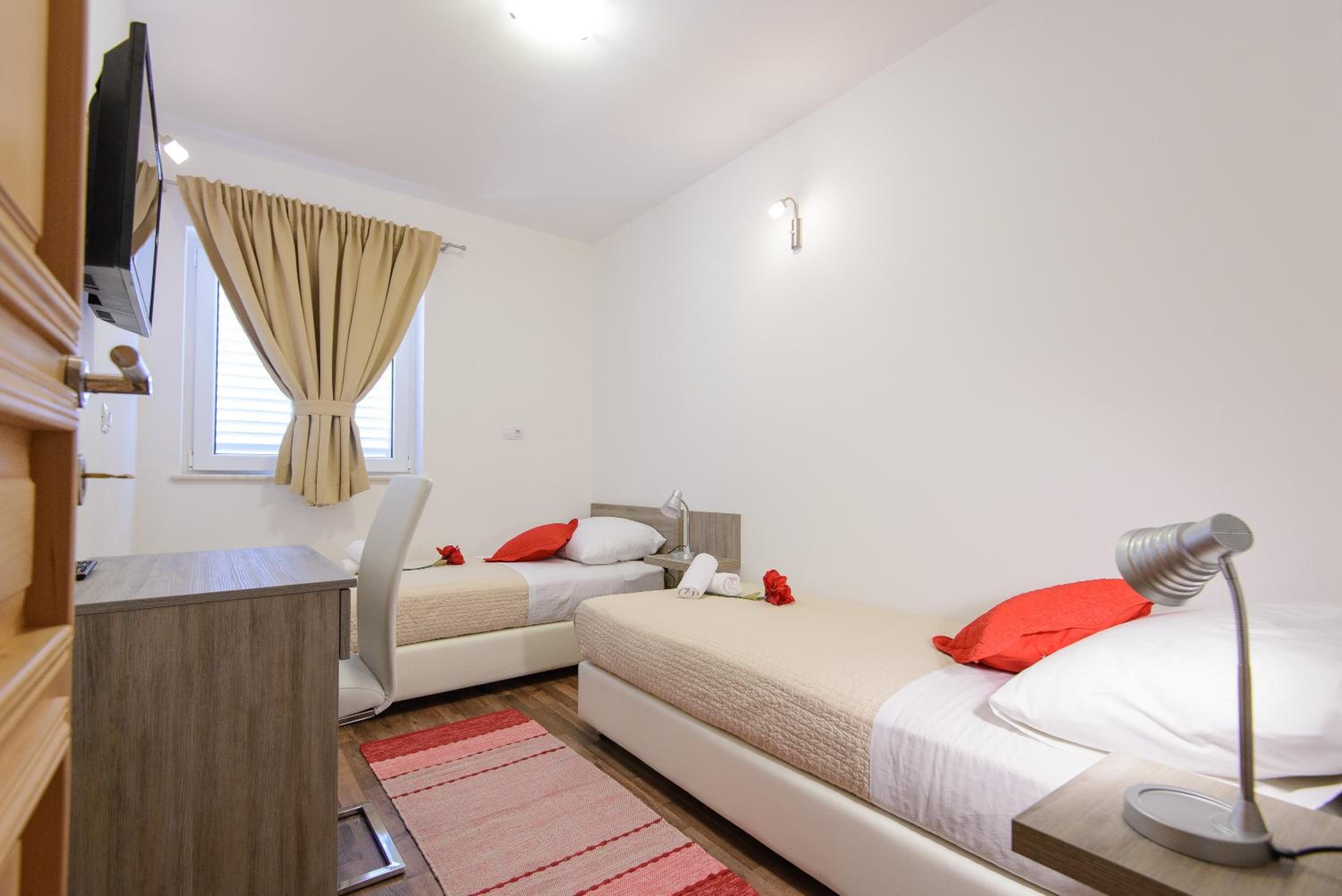 Apartment Violeta 1 with private terrace