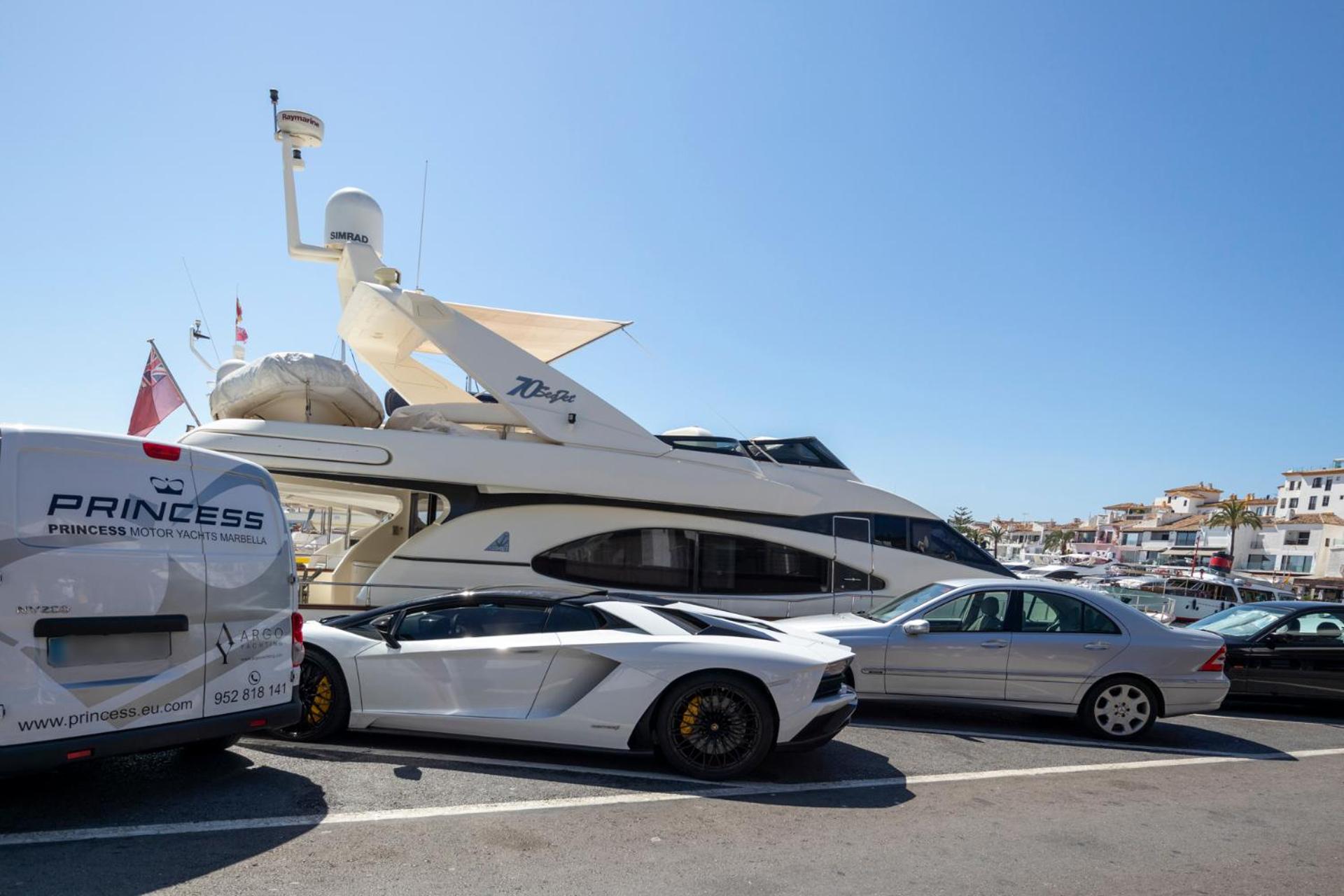 luxurious frontline penthouse in puerto banus
