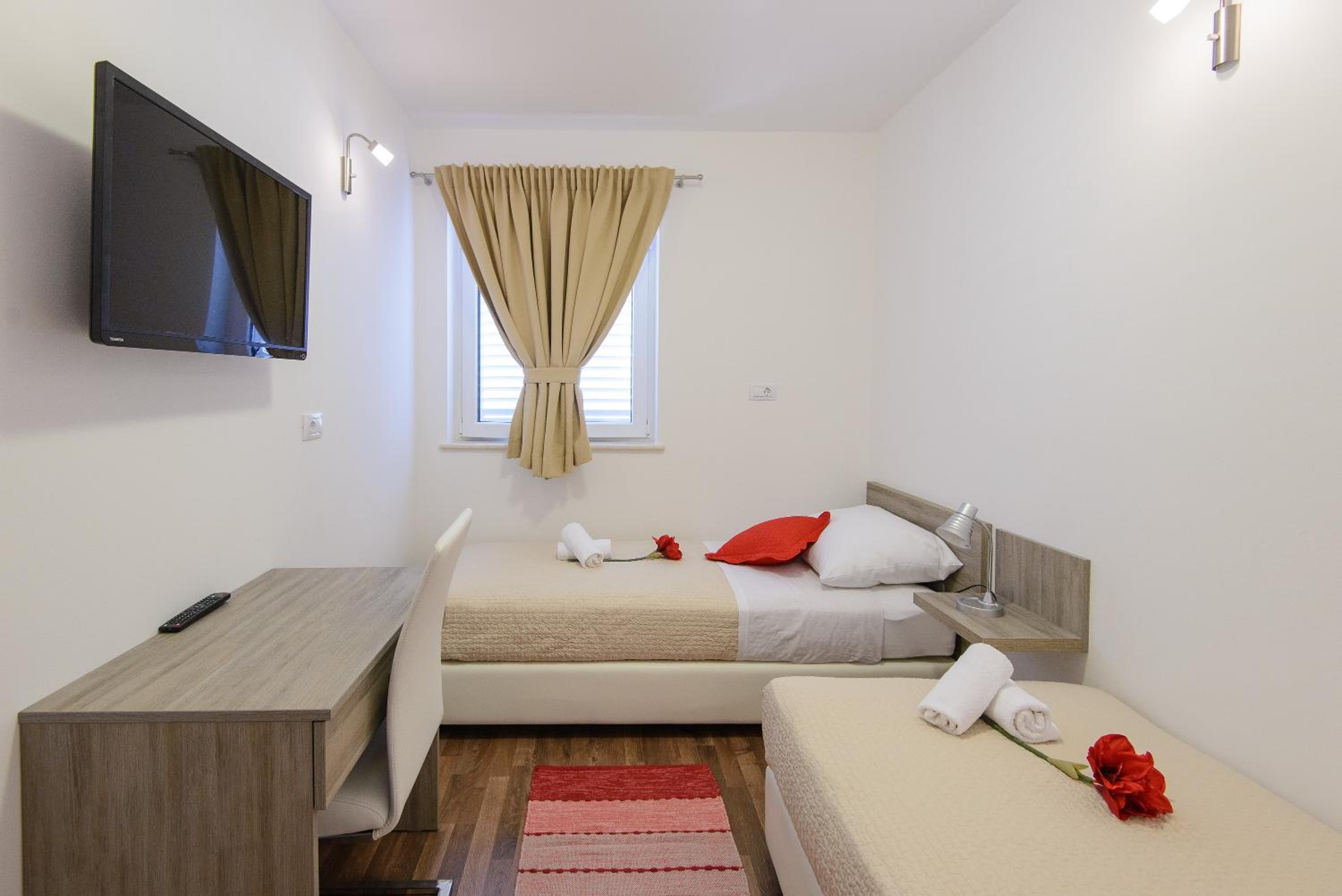 Apartment Violeta 1 with private terrace