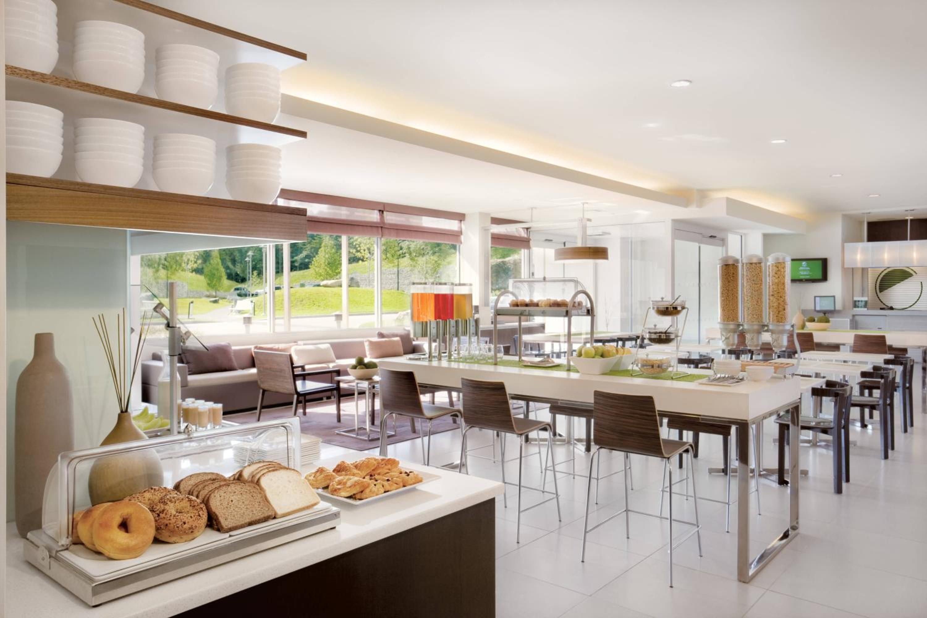 Boston Vacations - Element Lexington - Property Image 2