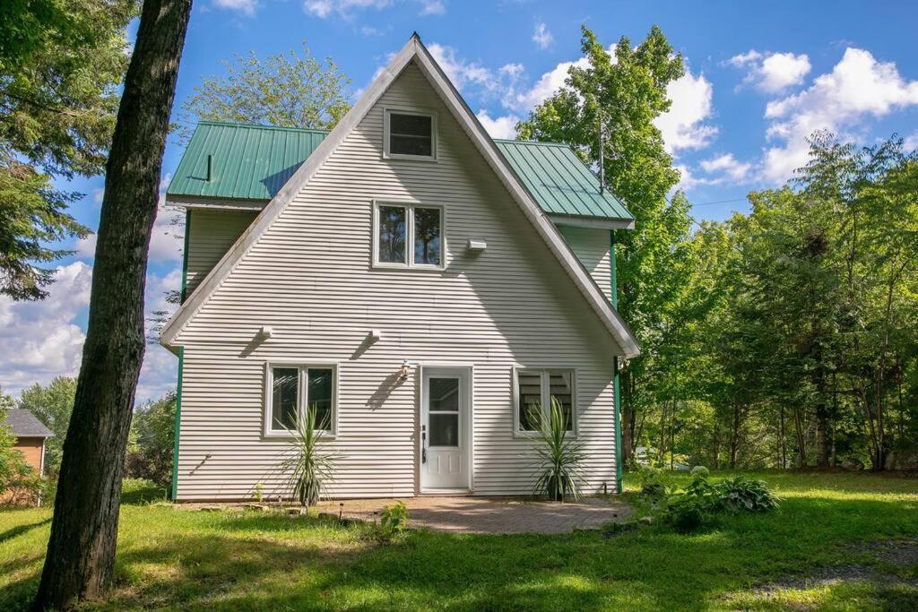 Eastern Township's Getaway! Beach + Ski Haven