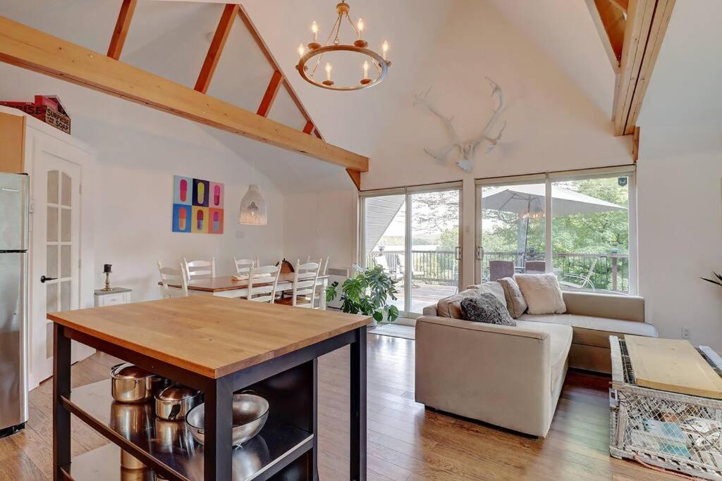 Eastern Township's Getaway! Beach + Ski Haven