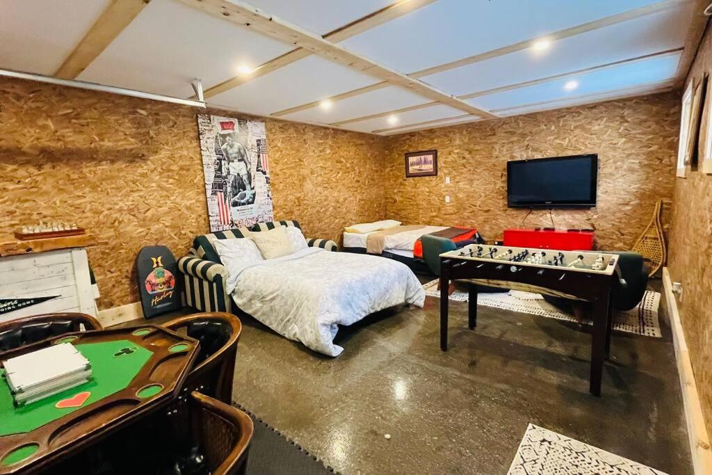 Eastern Township's Getaway! Beach + Ski Haven