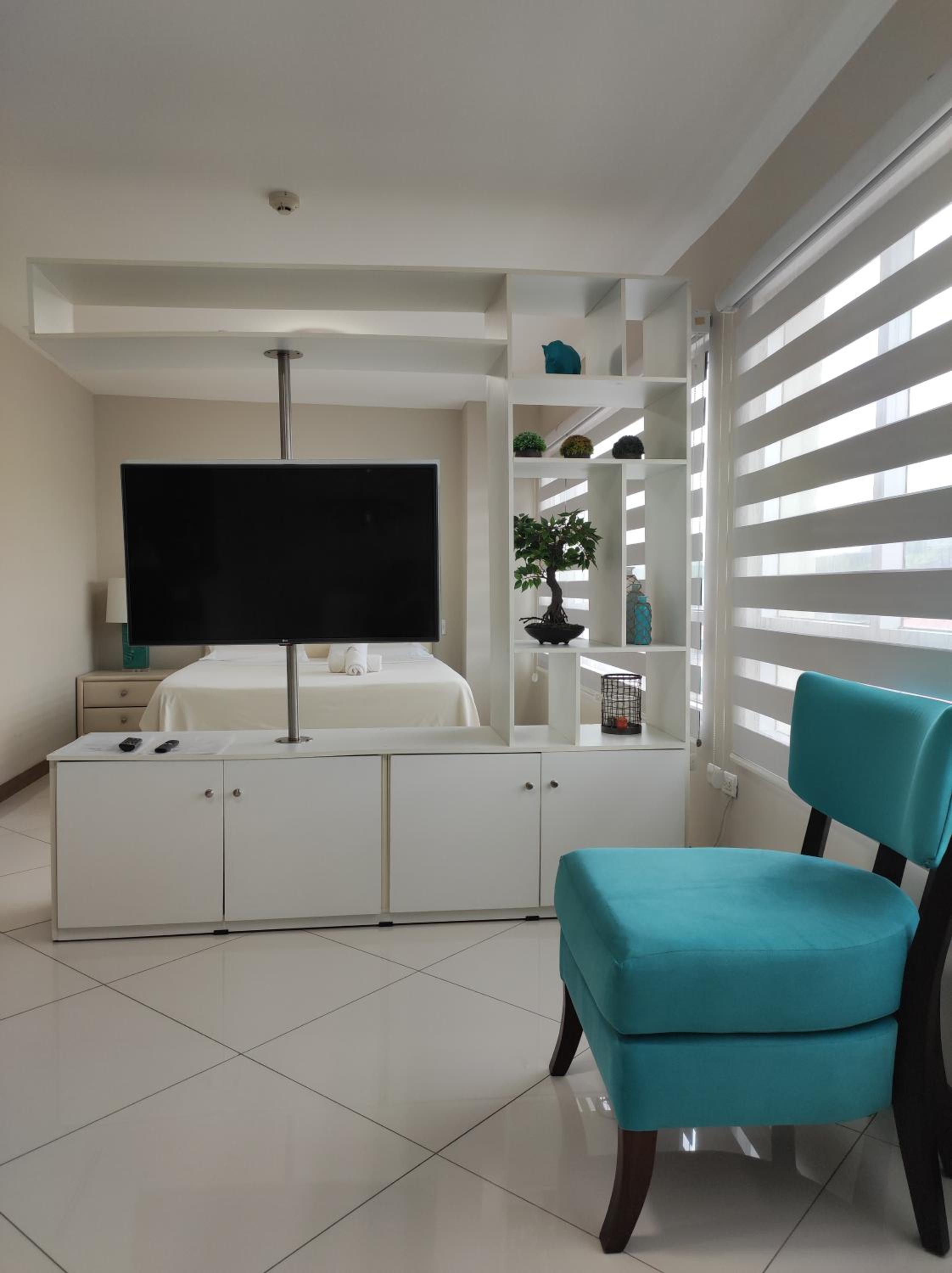 Suite at Pacific Plaza / Parque Empresarial Colón