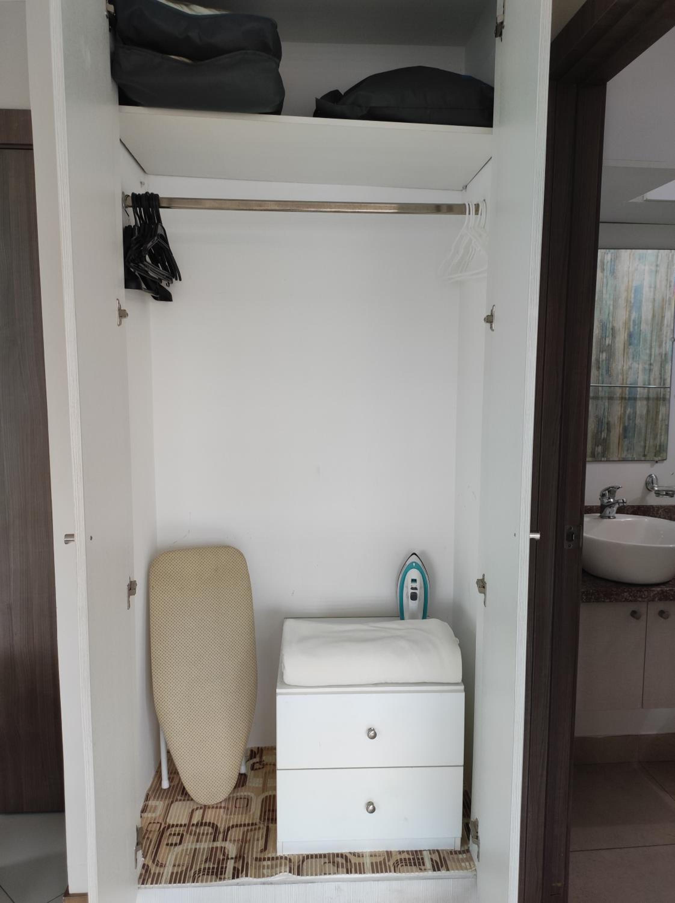 Suite at Pacific Plaza / Parque Empresarial Colón