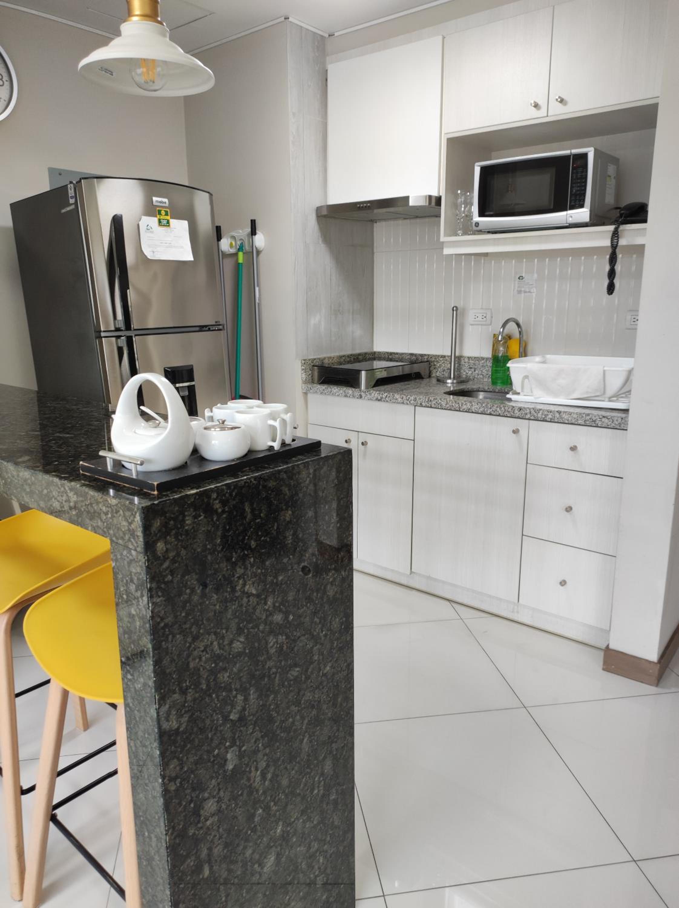 Suite at Pacific Plaza / Parque Empresarial Colón