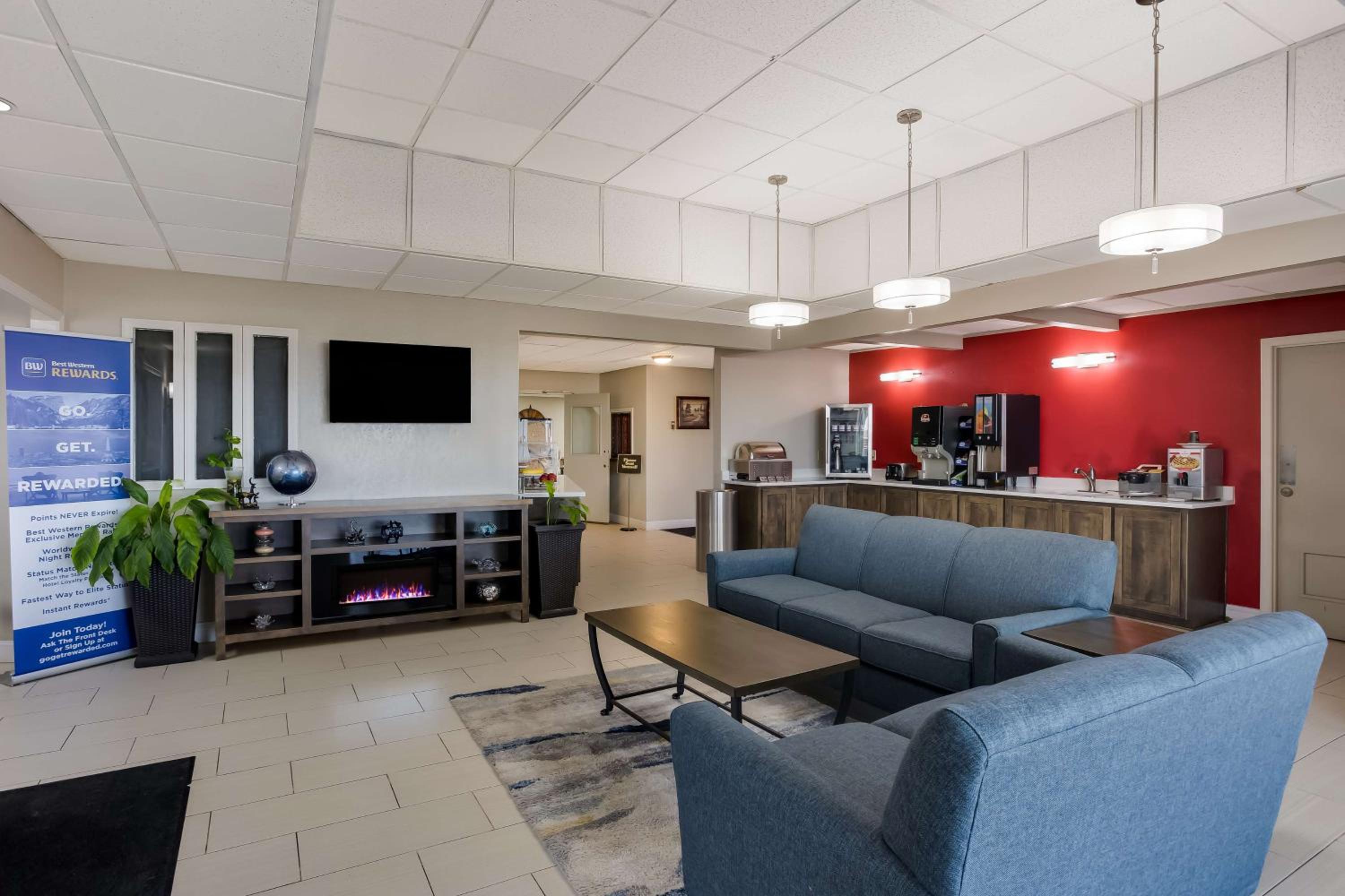 SureStay Hotel by Best Western Higginsville view 2