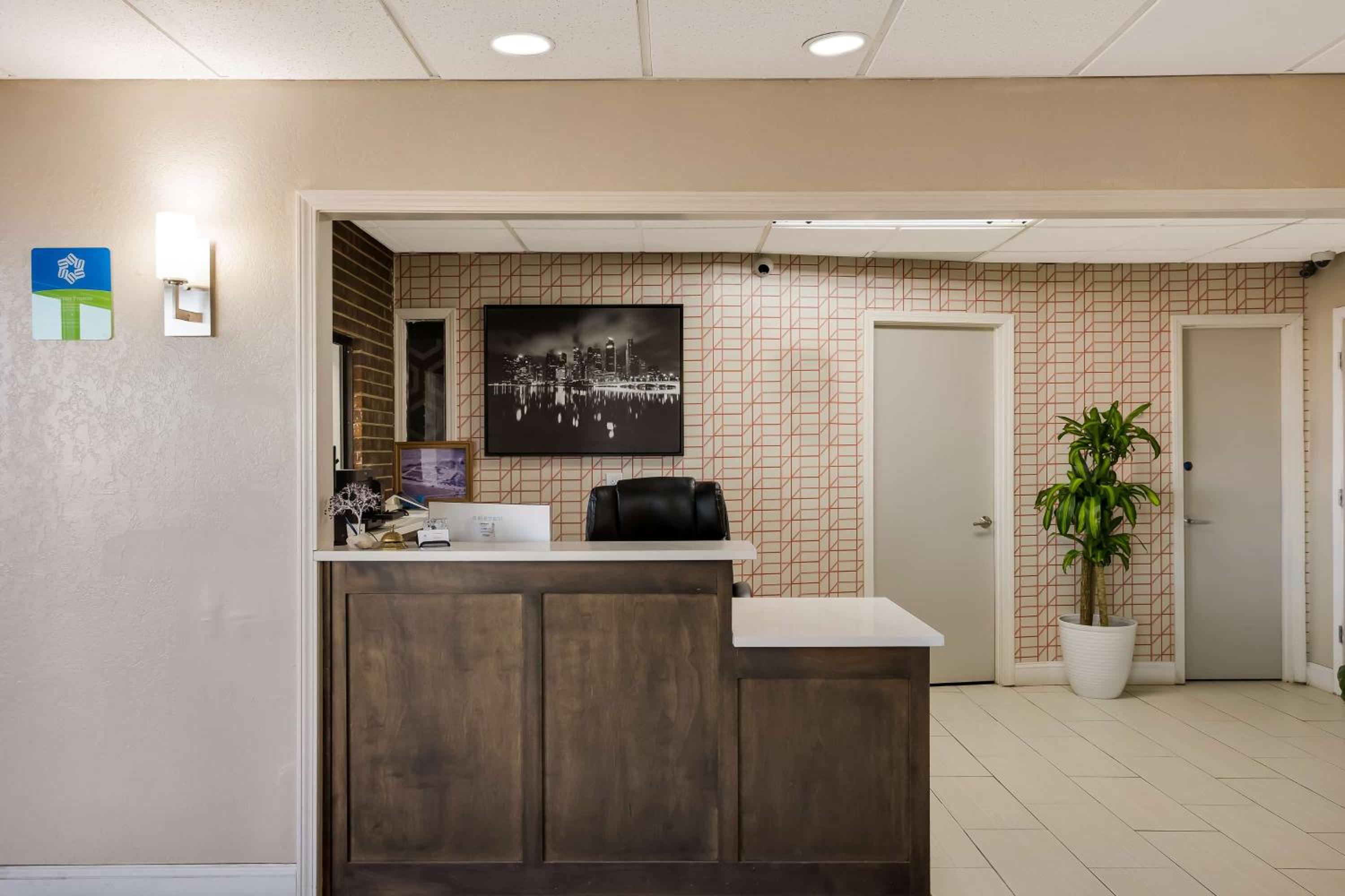 SureStay Hotel by Best Western Higginsville view 3