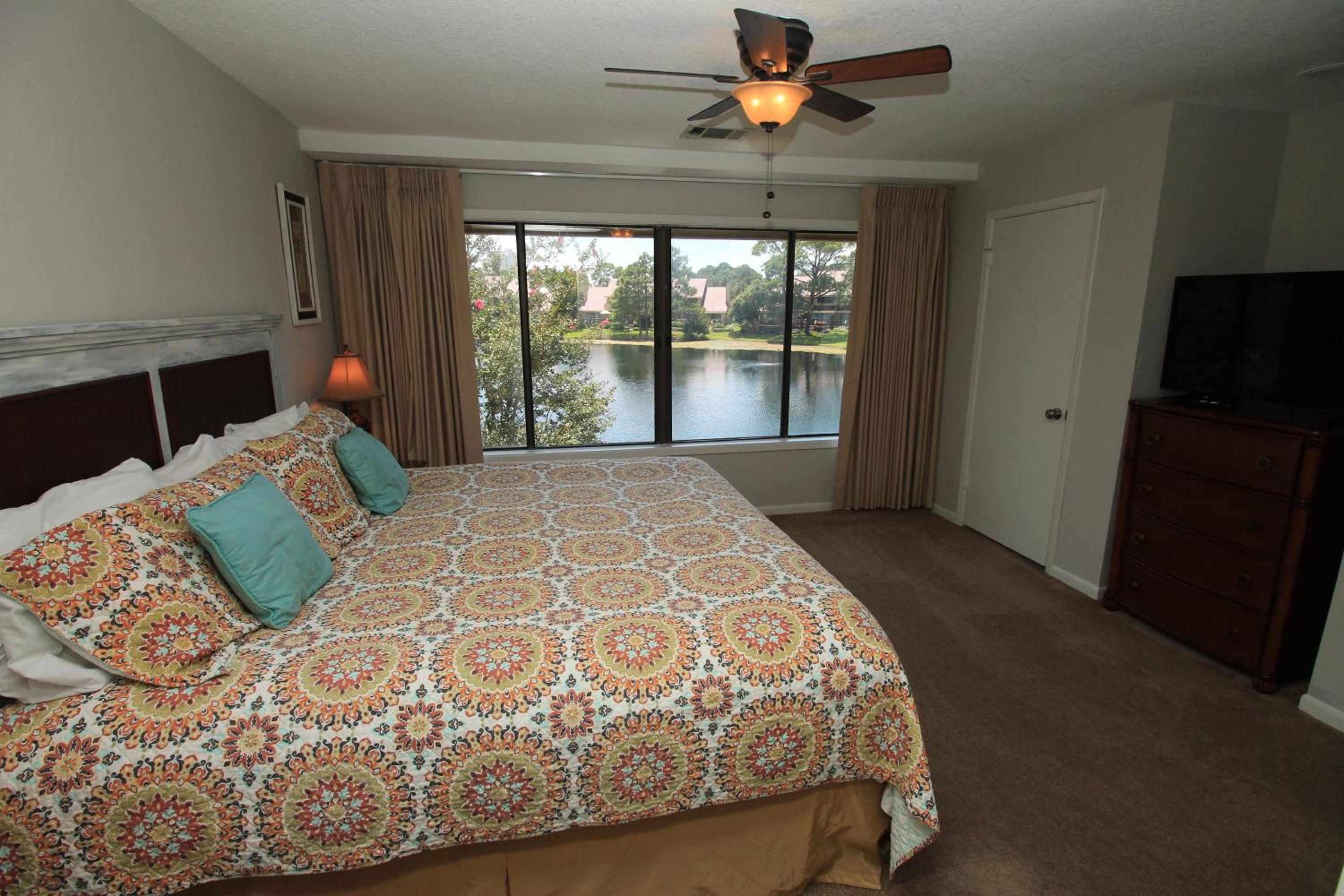 Charming 2 Bed 2 Bath Villa Overlooking Horseshoe Lake. Sandestin.