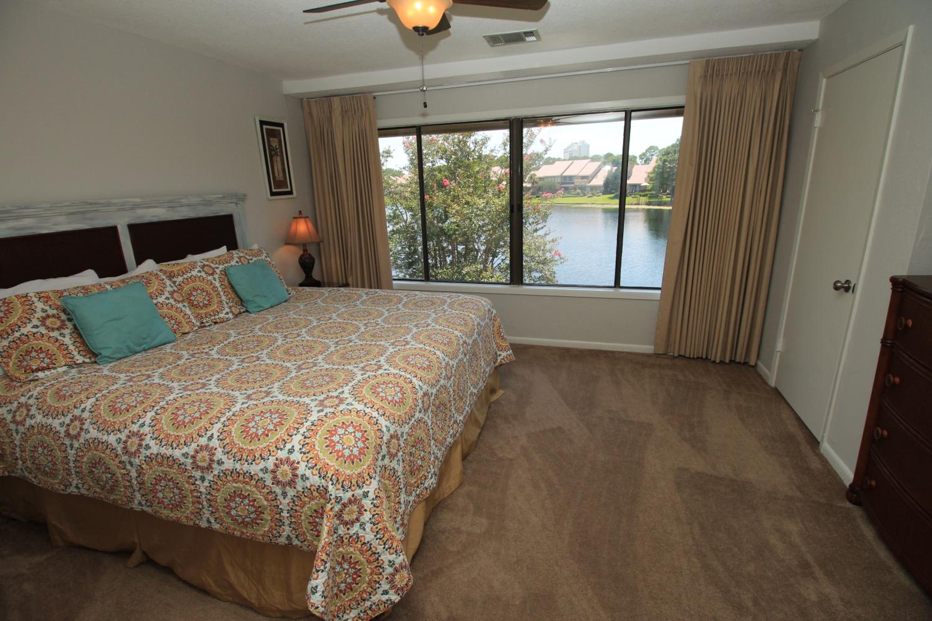 Charming 2 Bed 2 Bath Villa Overlooking Horseshoe Lake. Sandestin.