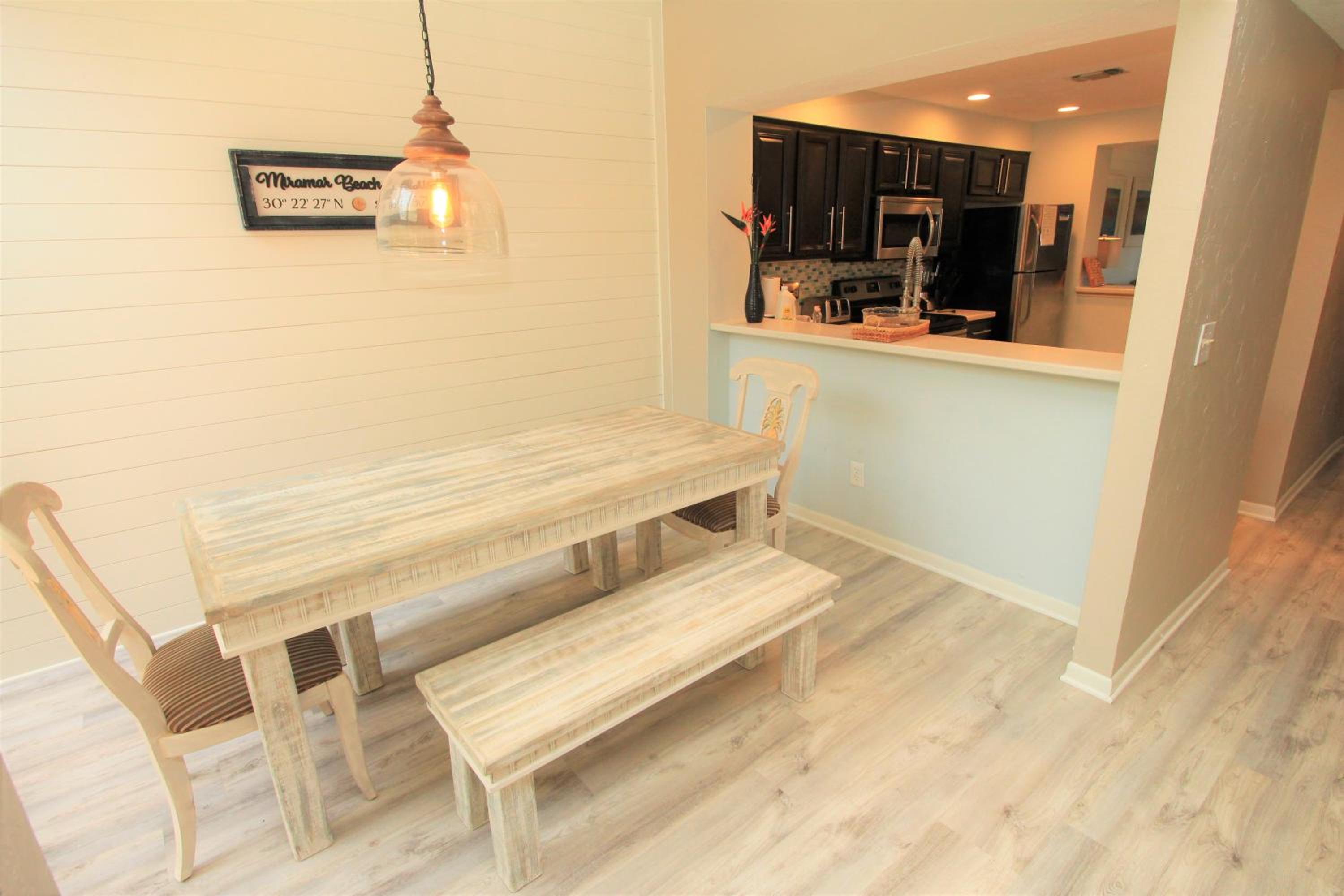 Charming 2 Bed 2 Bath Villa Overlooking Horseshoe Lake. Sandestin.