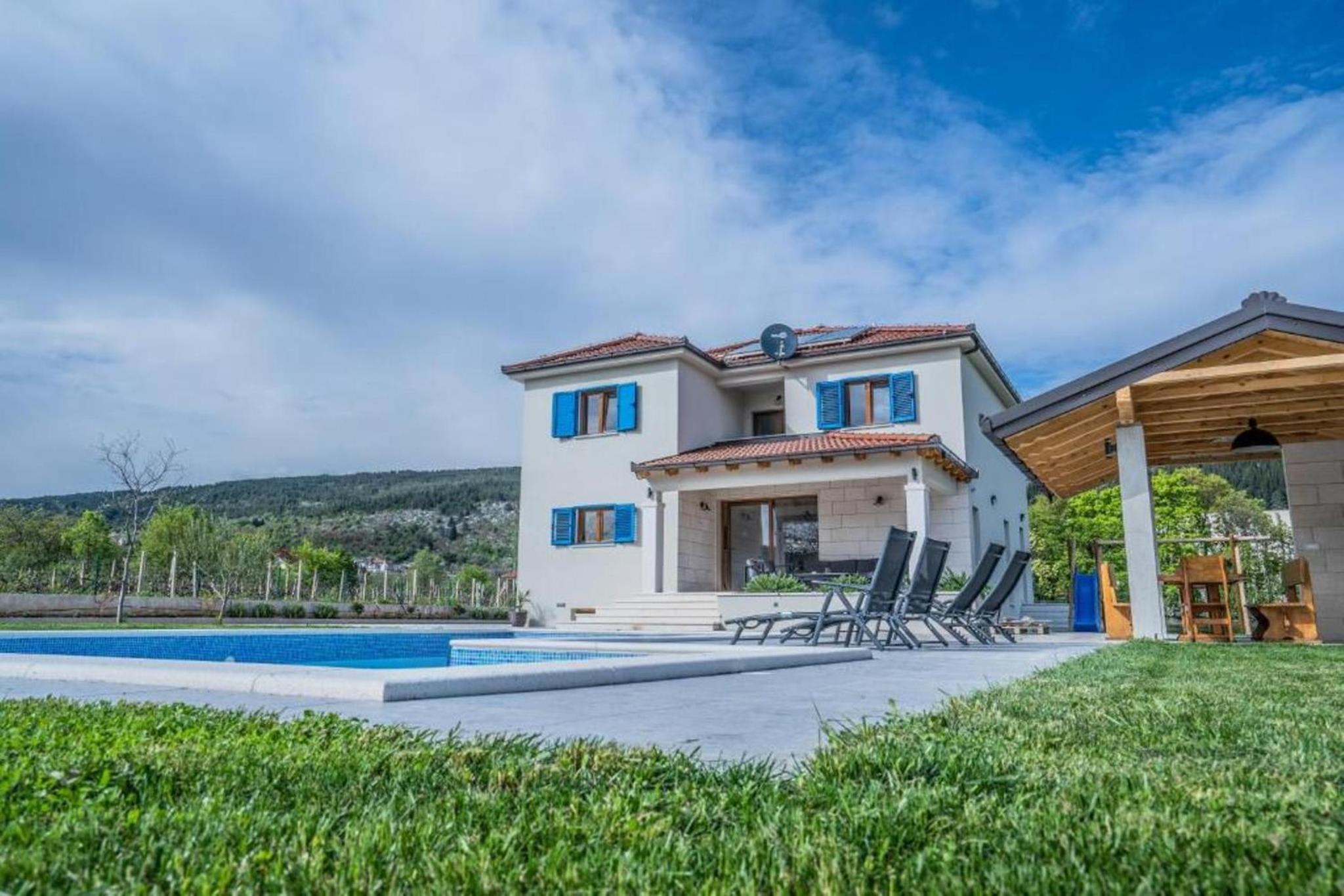 Villa Modriola with heated pool in Donji Proložac - Imotski view 2