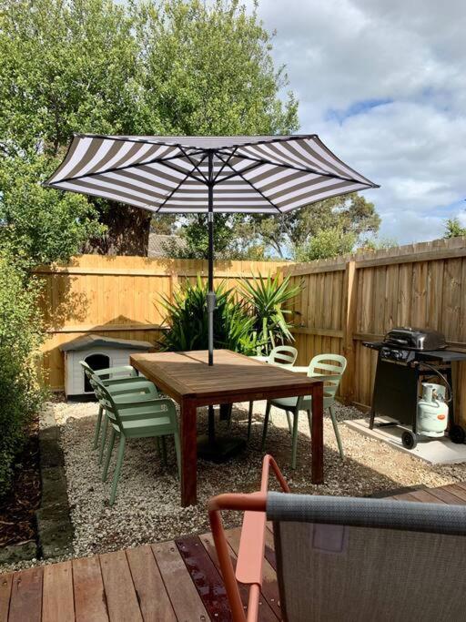 Stylish Geelong Cabin - Your home away from home
