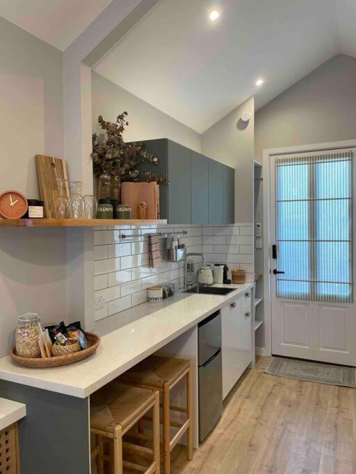 Stylish Geelong Cabin - Your home away from home