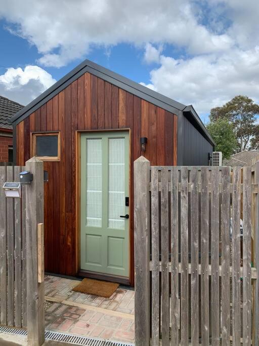 Stylish Geelong Cabin - Your home away from home
