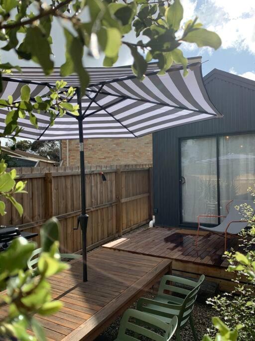Stylish Geelong Cabin - Your home away from home