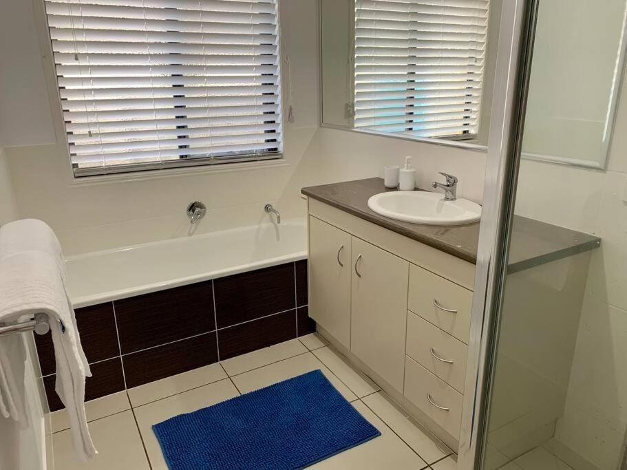 Sandstone Pt Pet friendly 4-bedroom home
